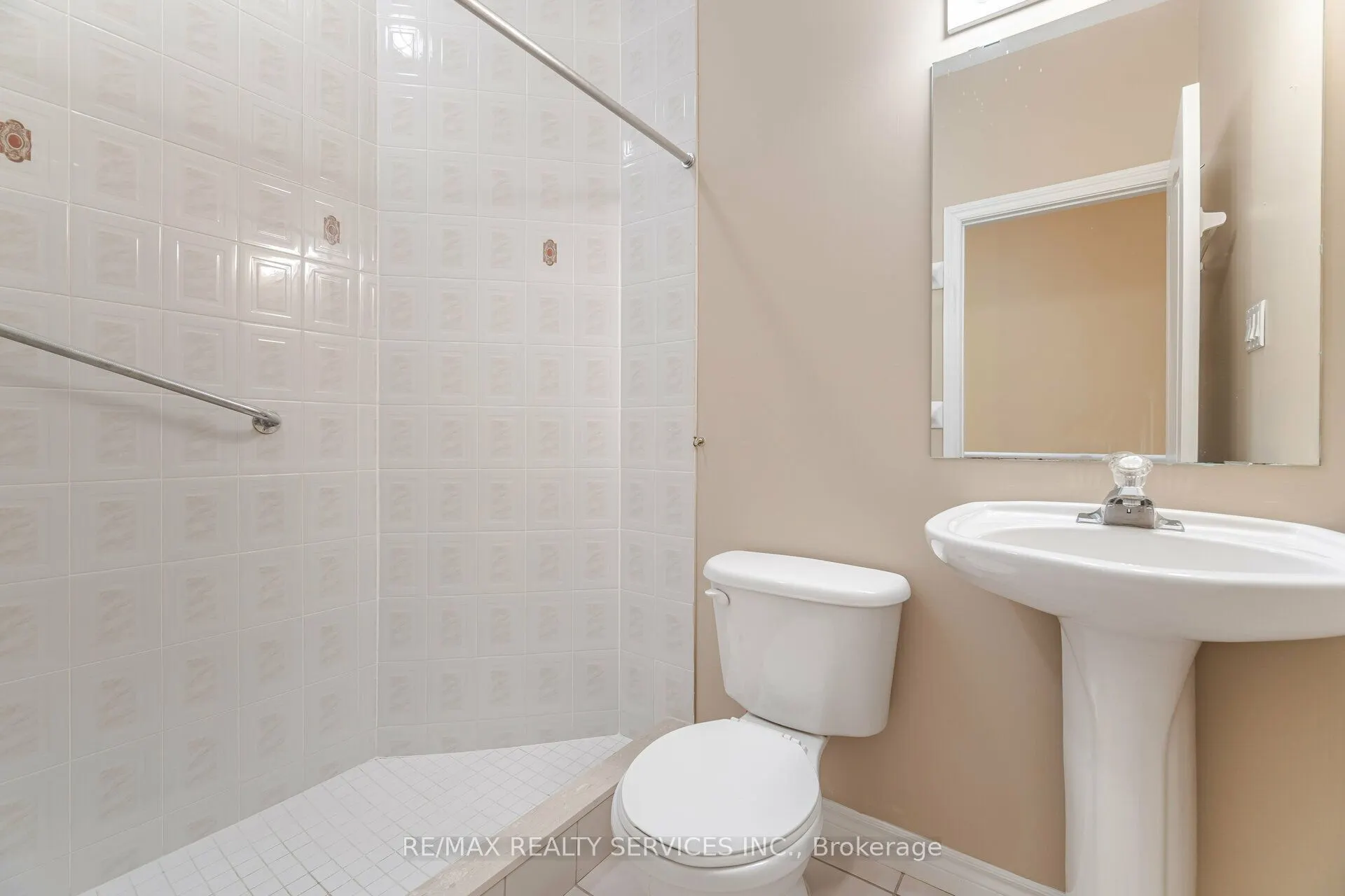 9 Ferndown Crescent, #5