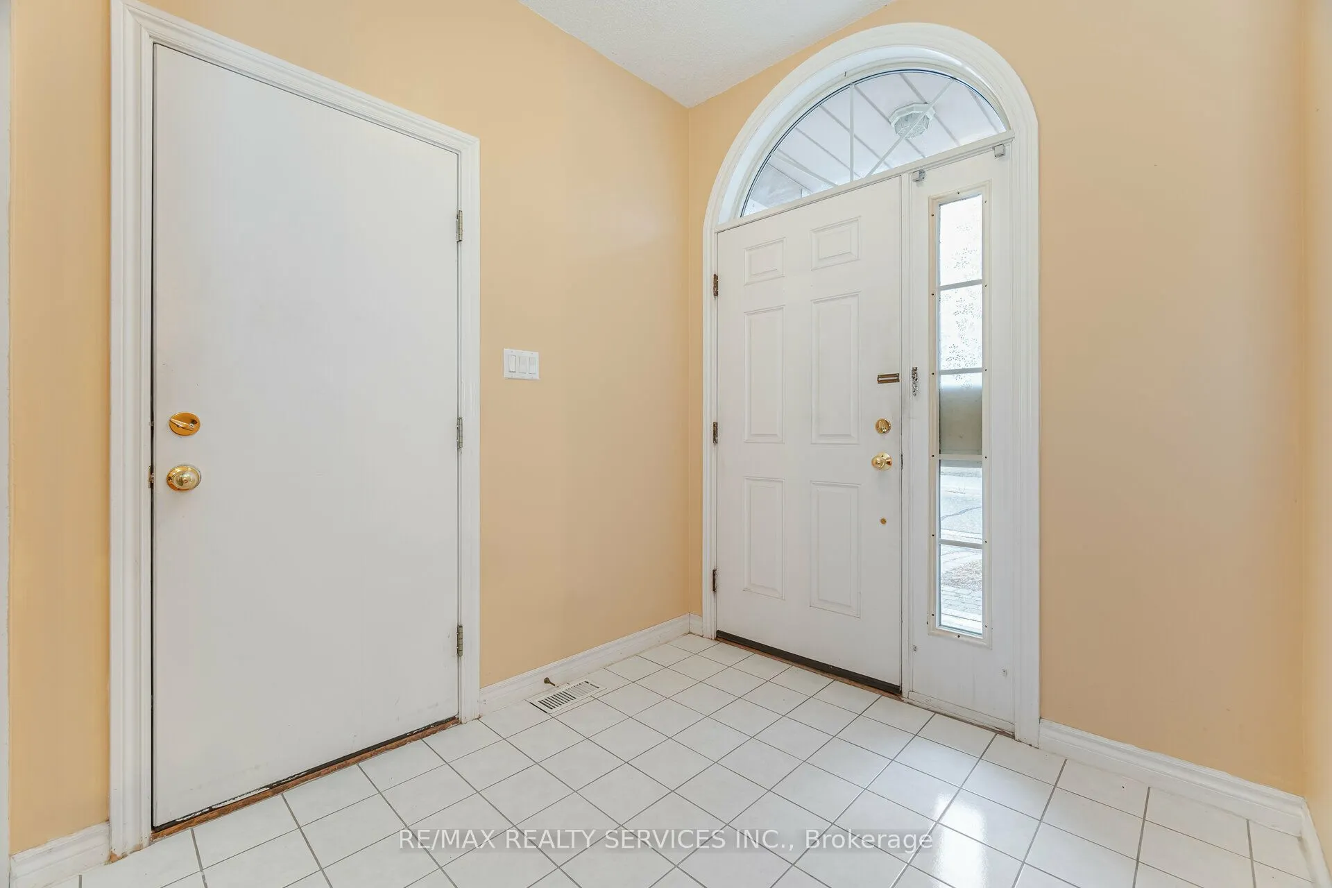 9 Ferndown Crescent, #5