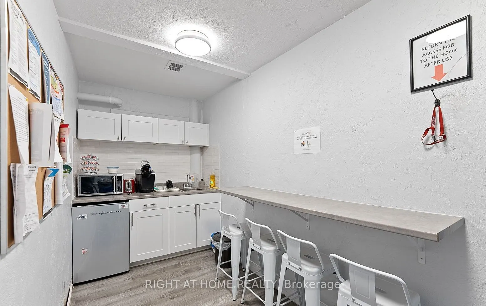 20 Stavebank Road, #100