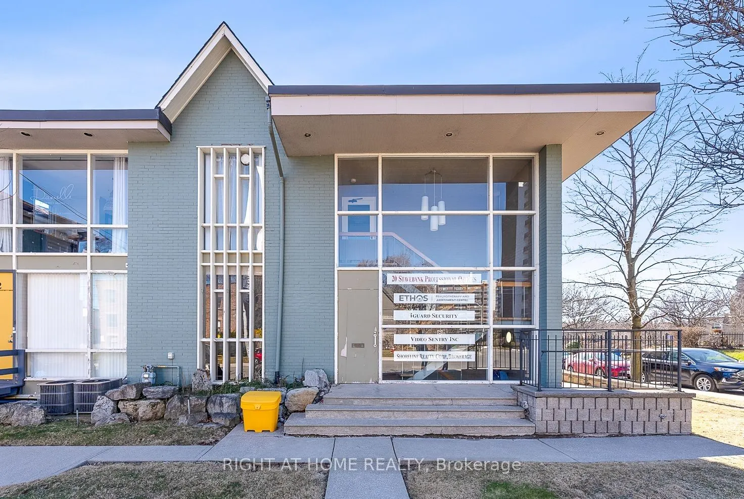 20 Stavebank Road, #100