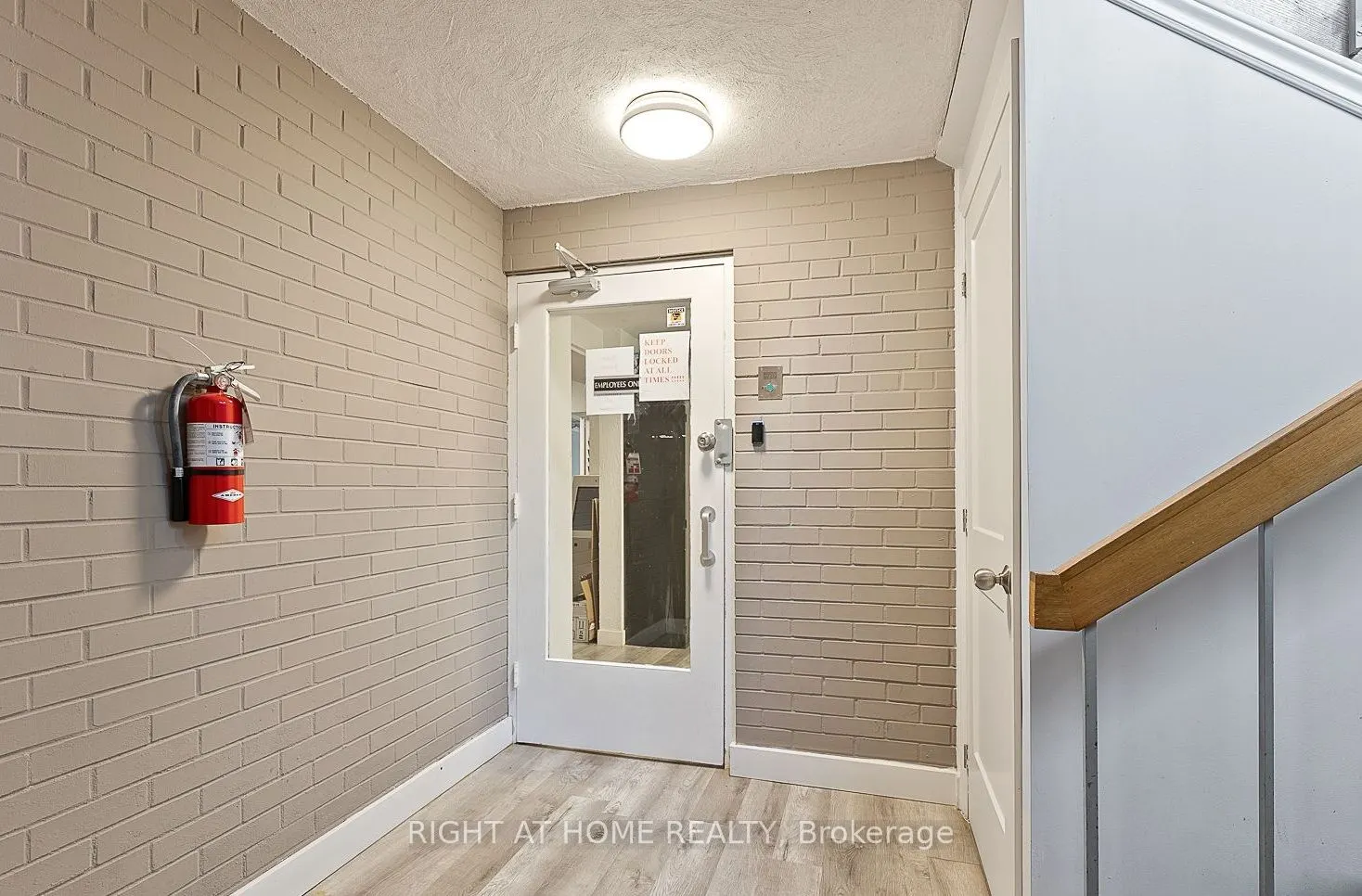 20 Stavebank Road, #100