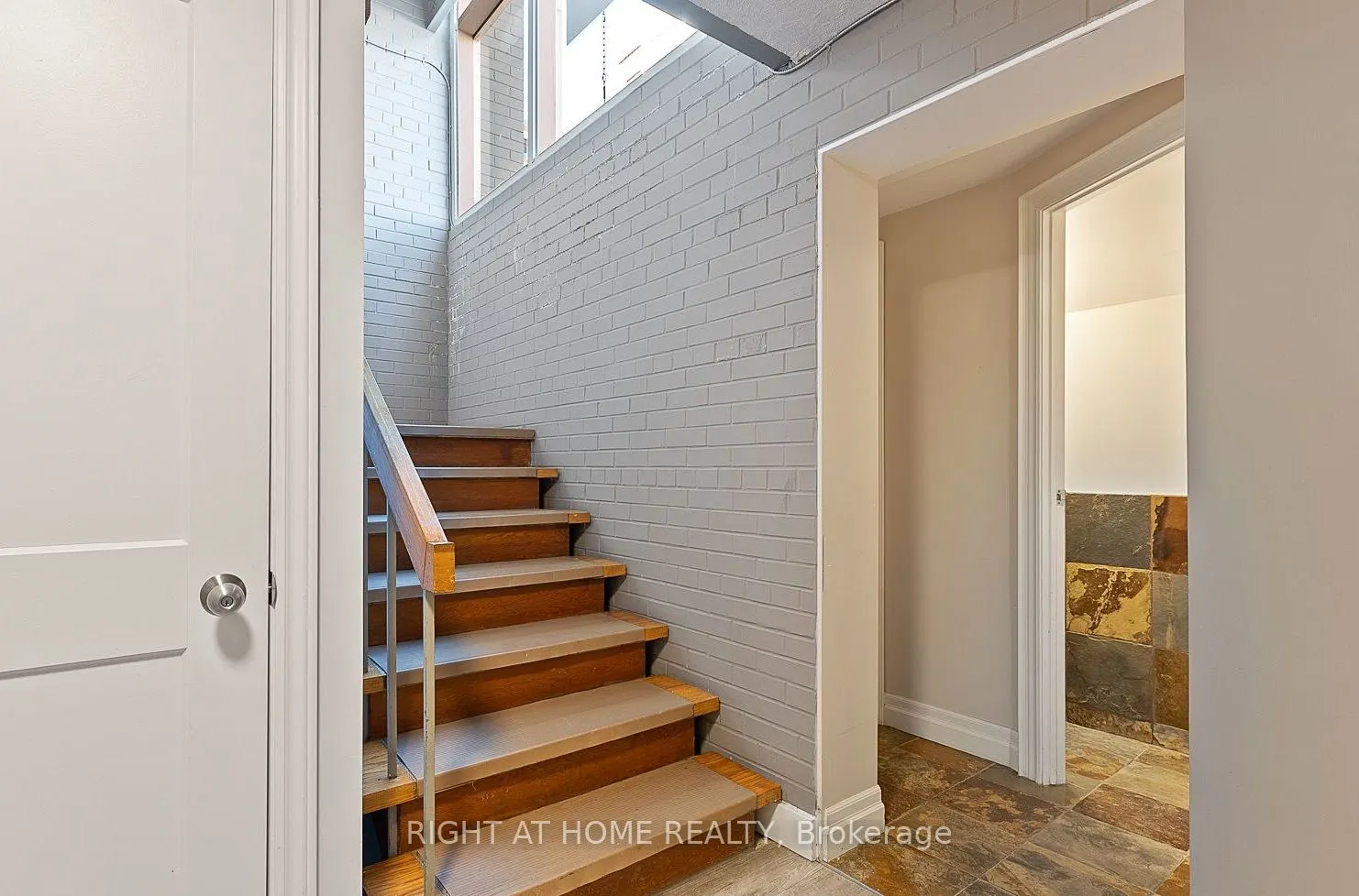 20 Stavebank Road, #100