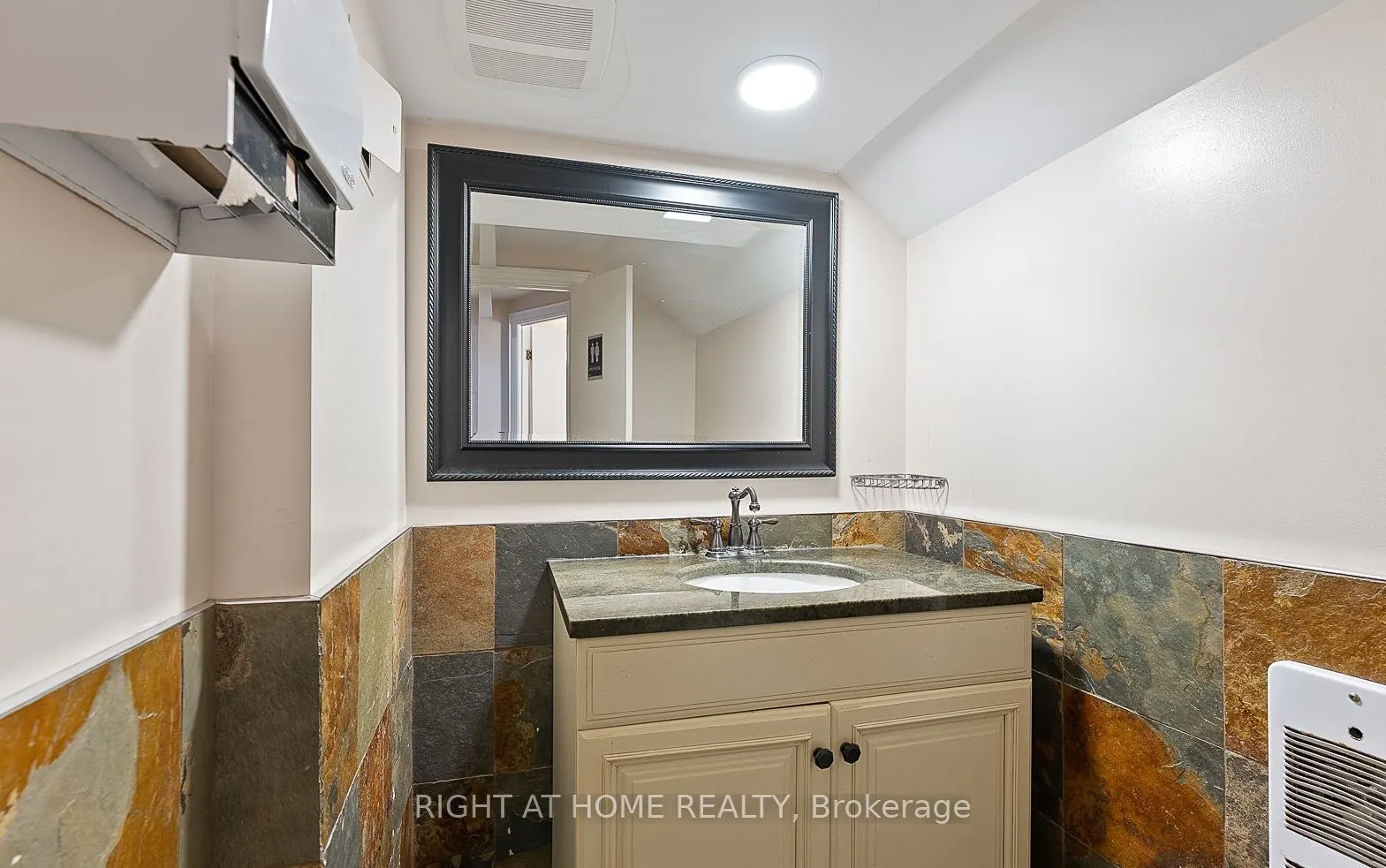 20 Stavebank Road, #100