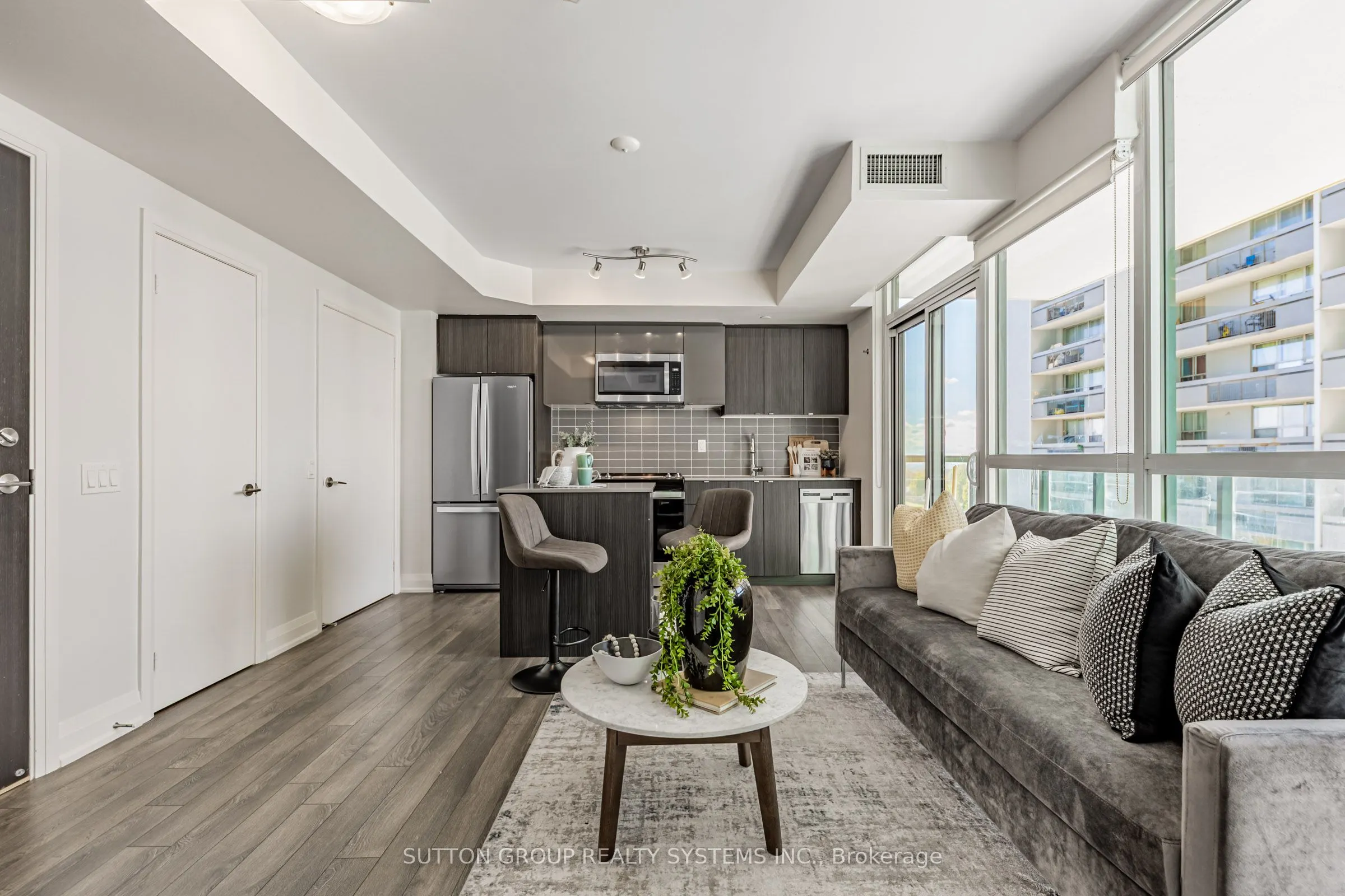 1461 Lawrence Avenue W, #611