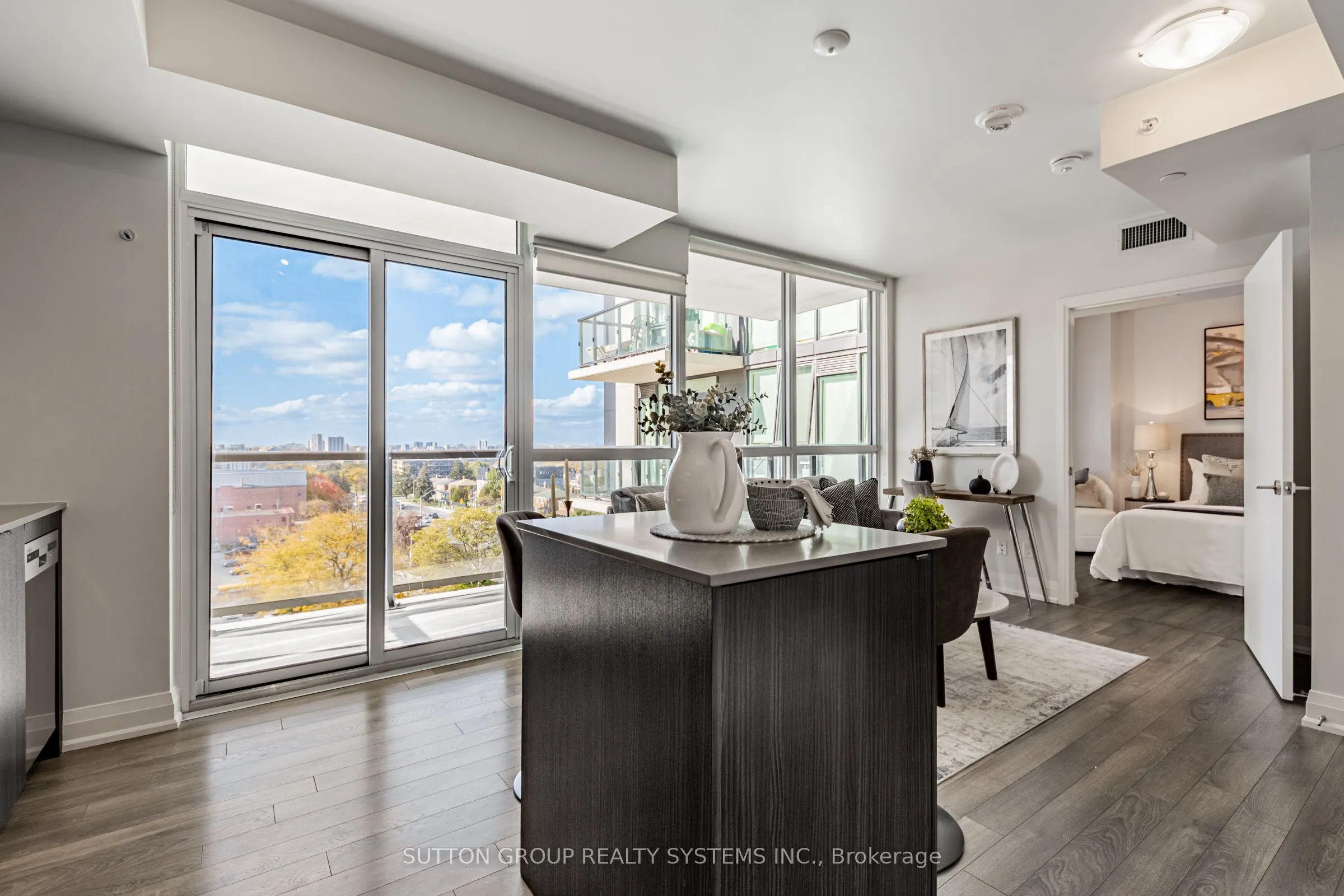 1461 Lawrence Avenue W, #611