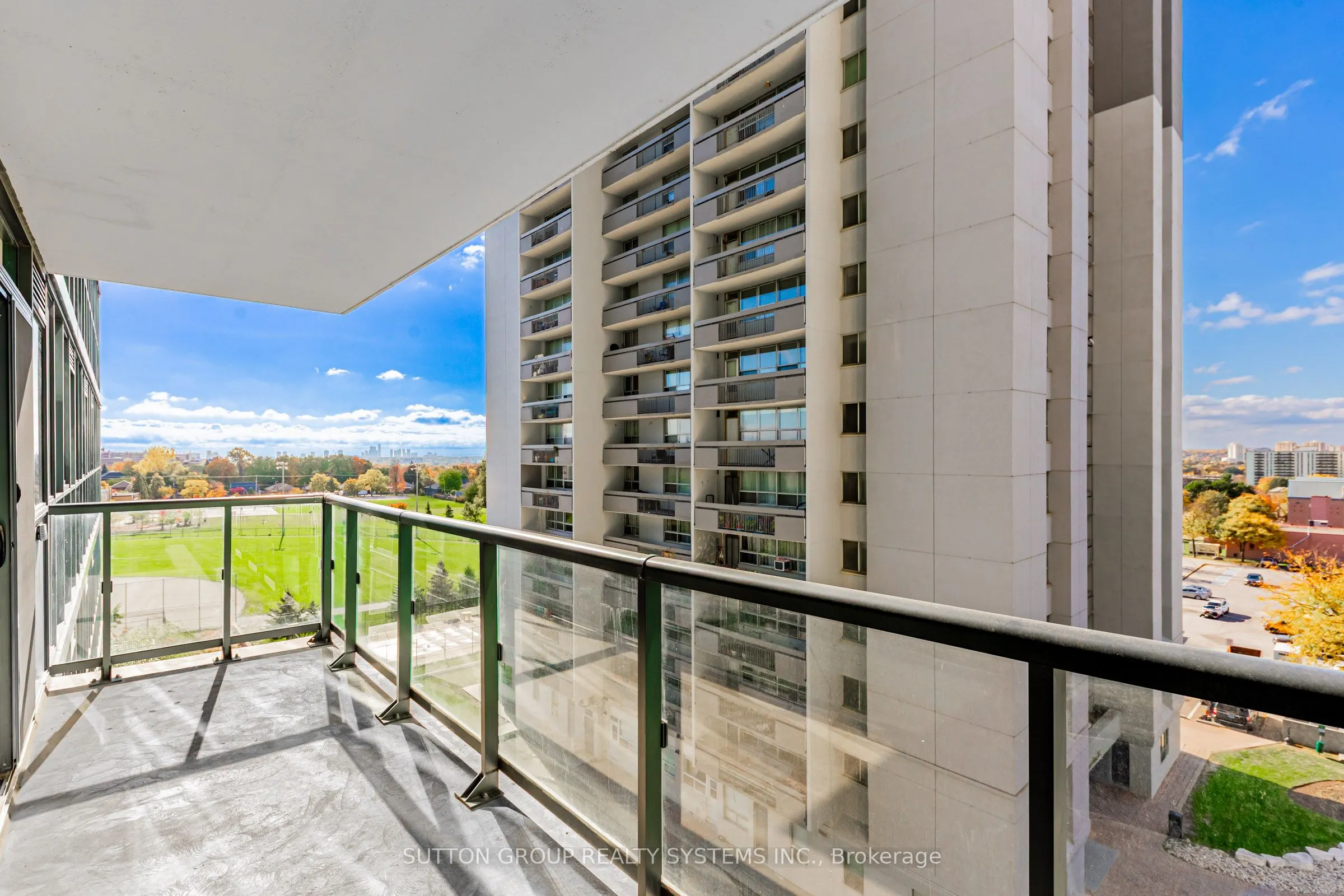 1461 Lawrence Avenue W, #611