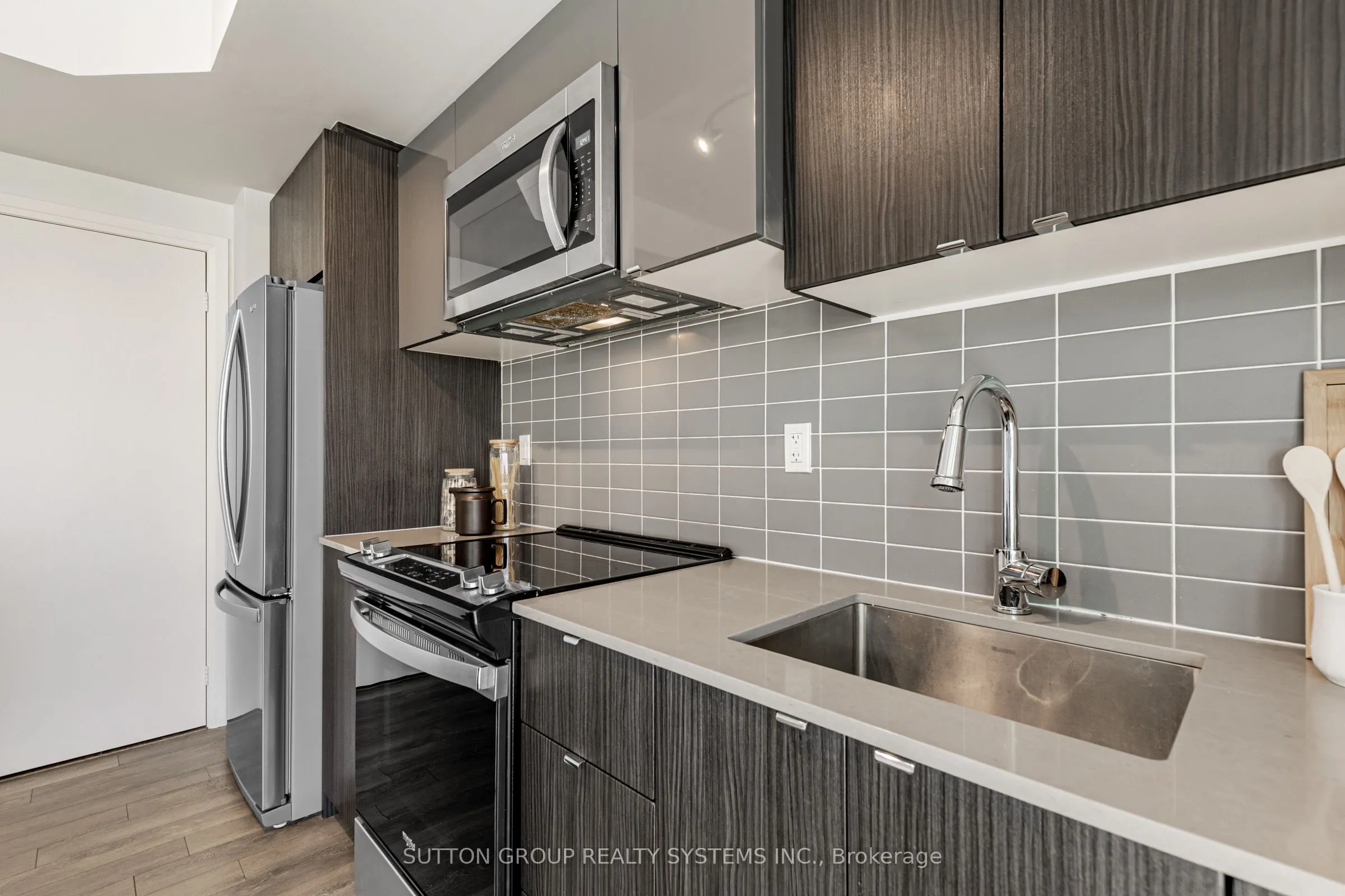 1461 Lawrence Avenue W, #611