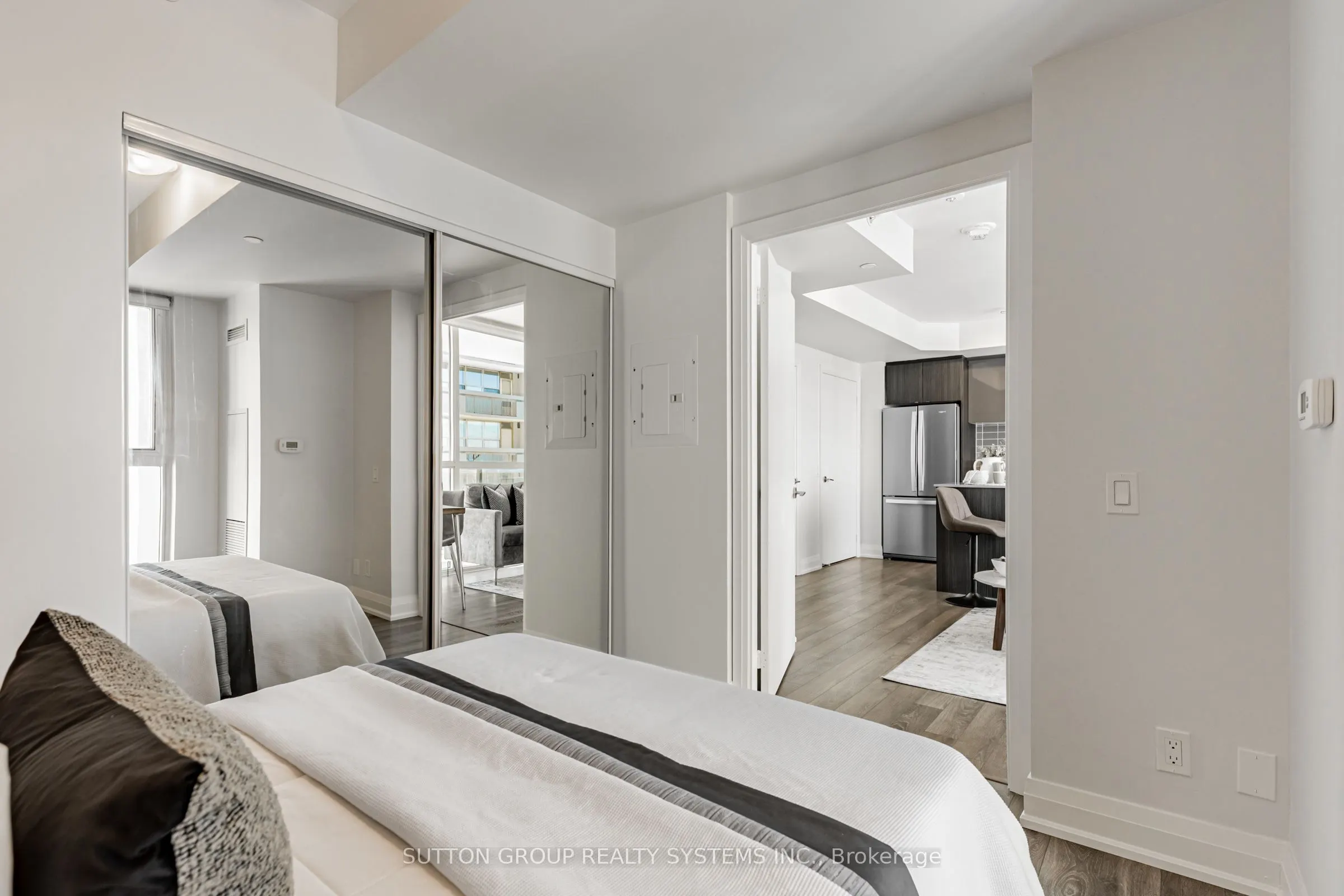 1461 Lawrence Avenue W, #611