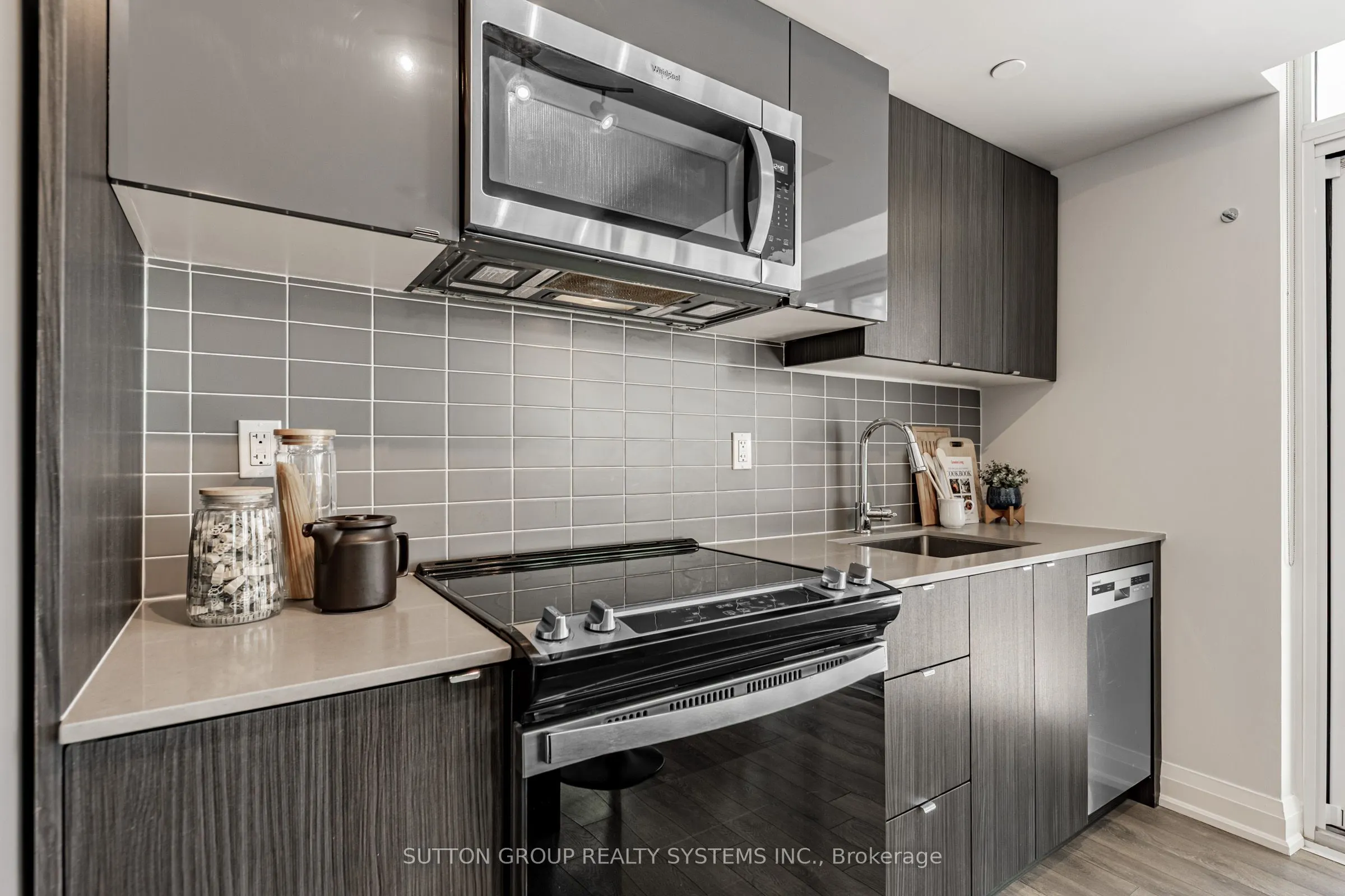 1461 Lawrence Avenue W, #611