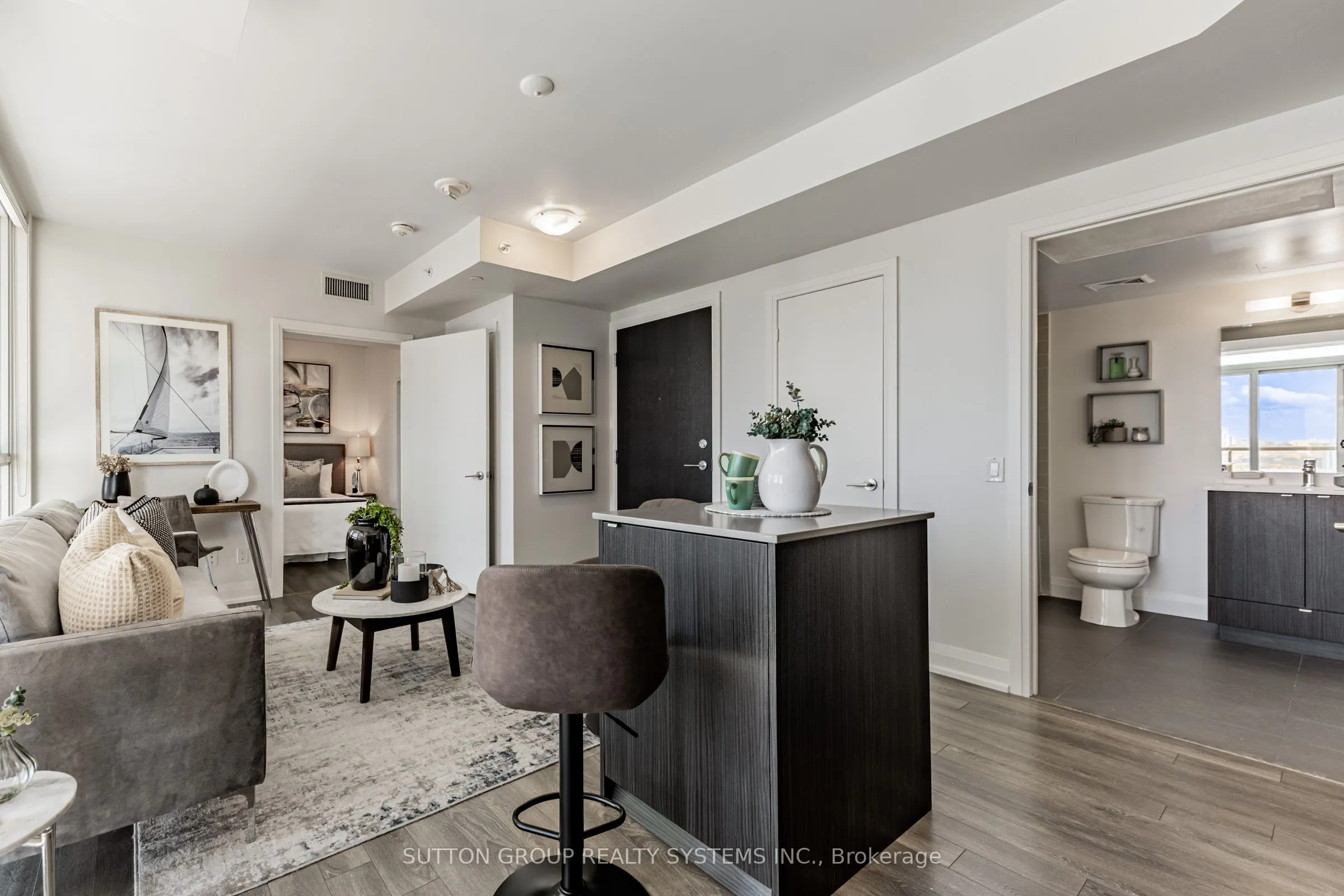 1461 Lawrence Avenue W, #611