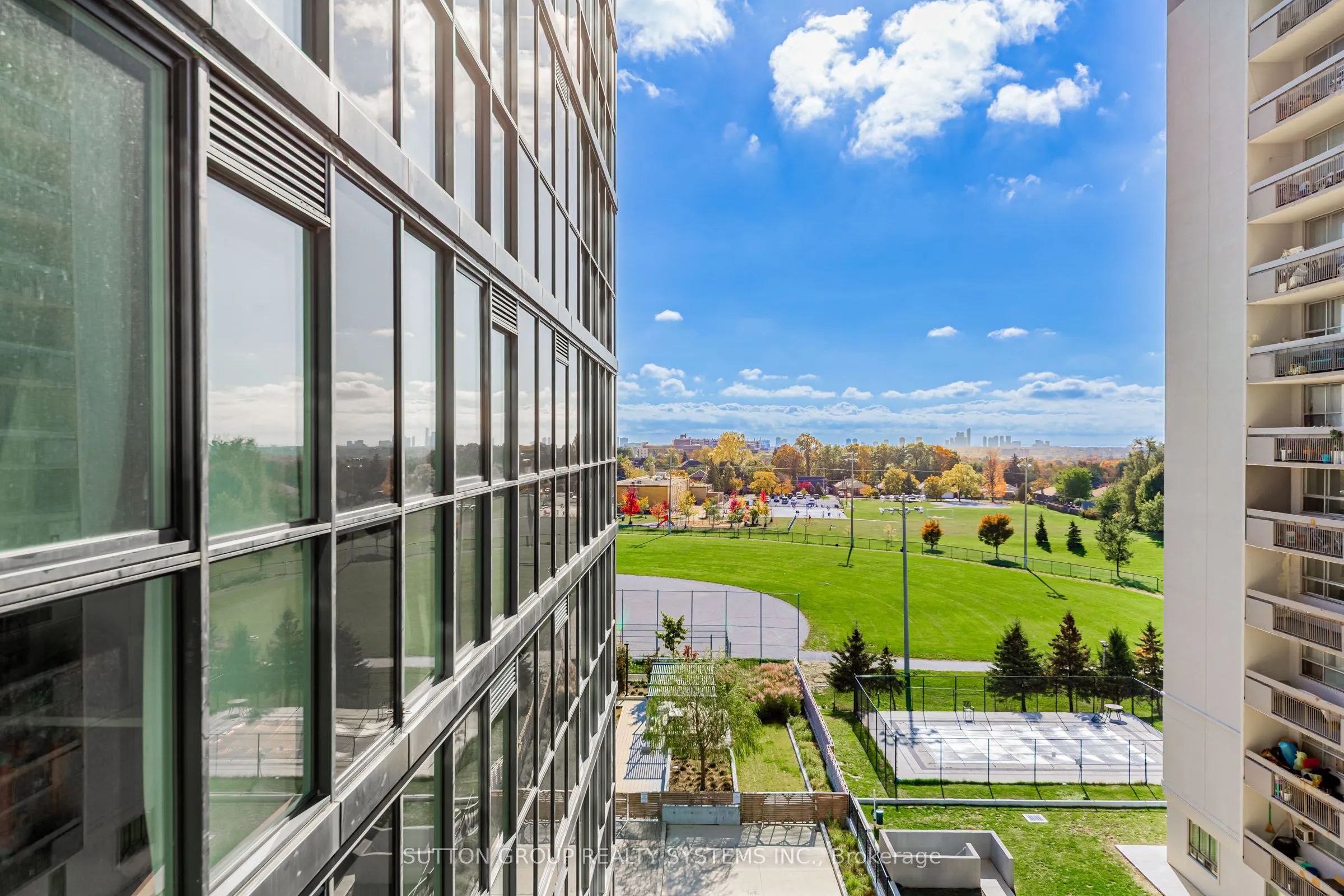 1461 Lawrence Avenue W, #611