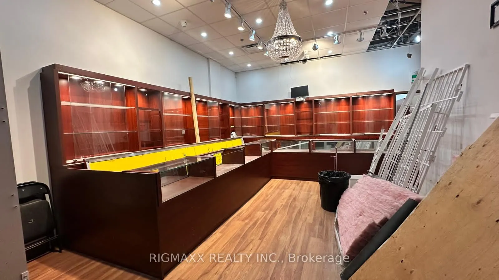 280 DERRY Road W, #A102