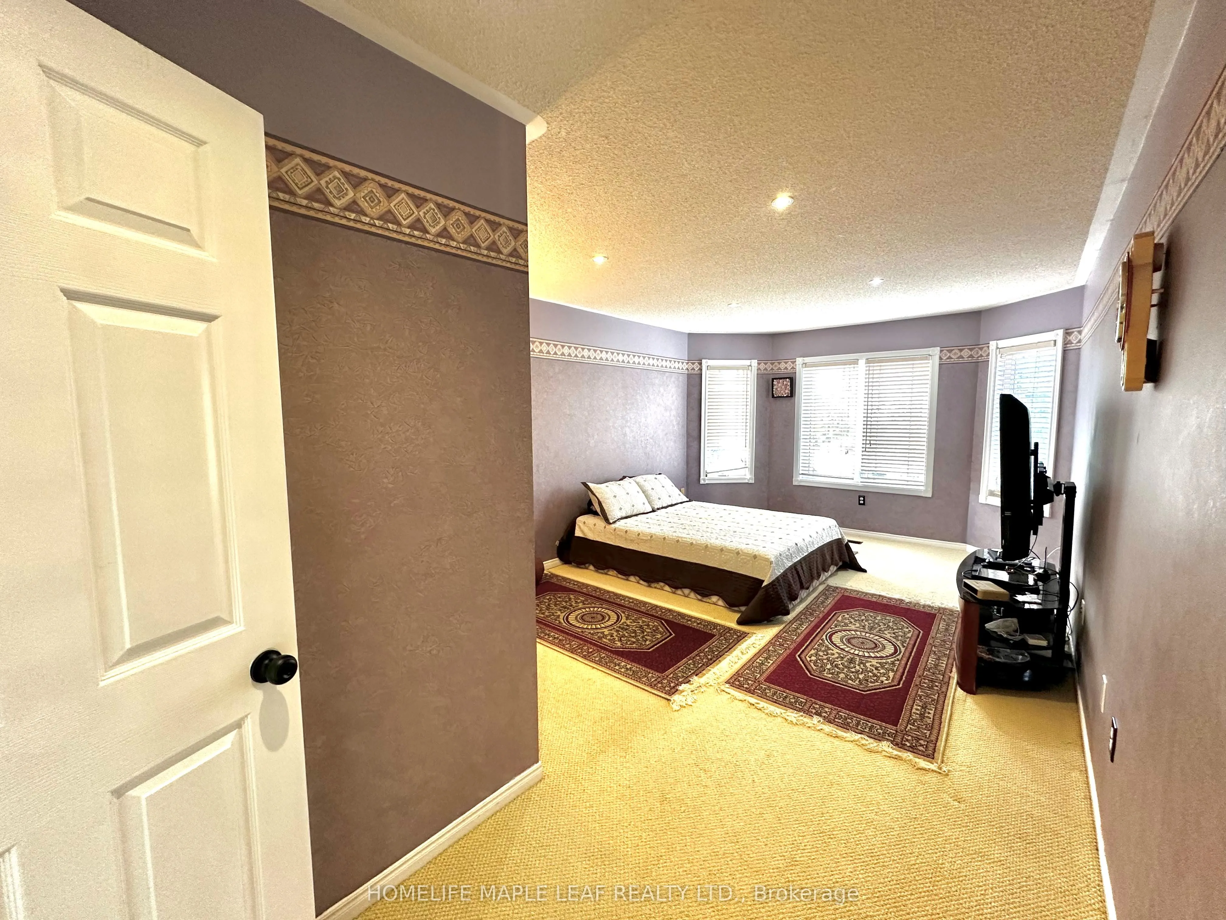 41 Woodstream Avenue E