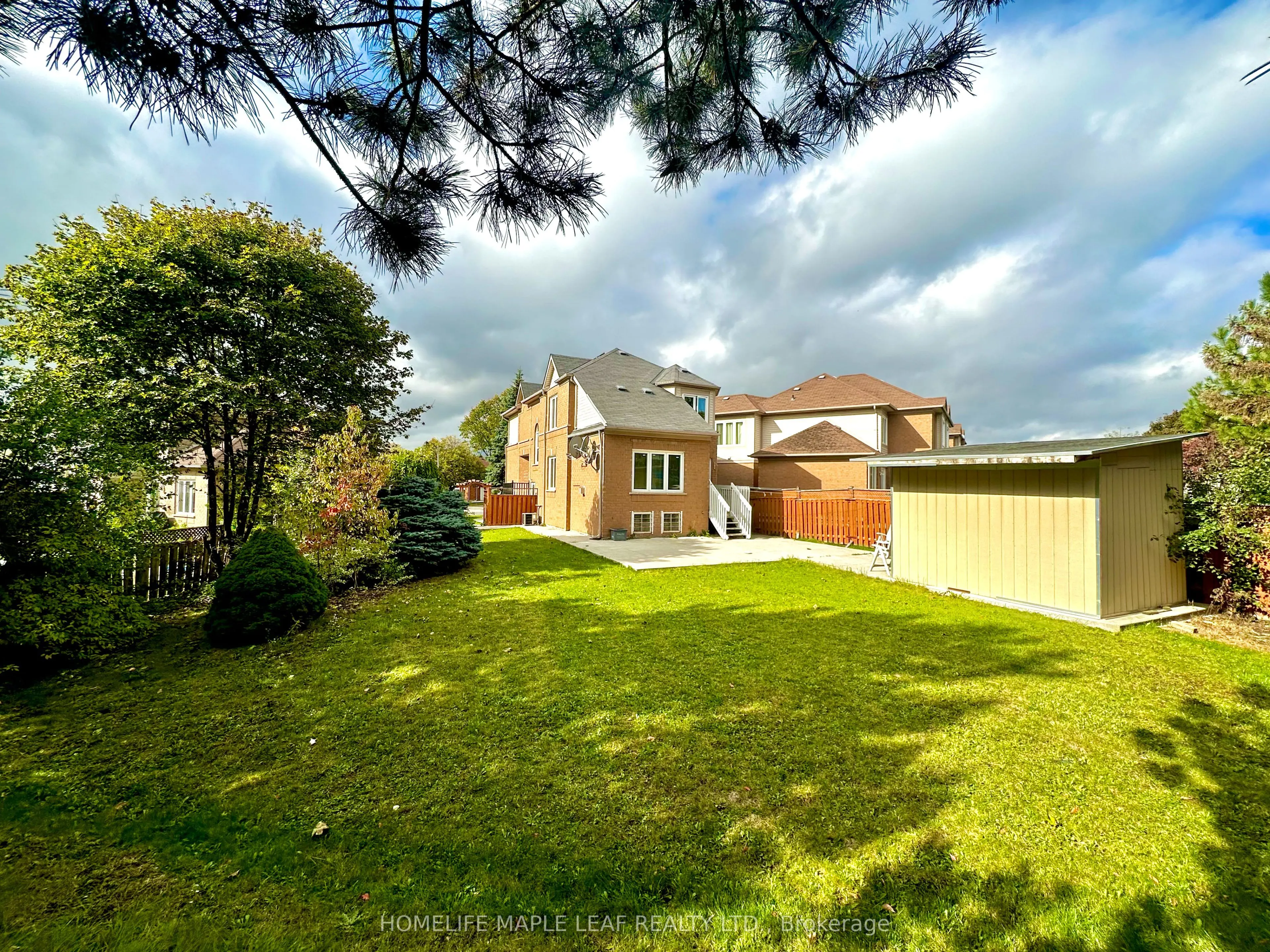 41 Woodstream Avenue E