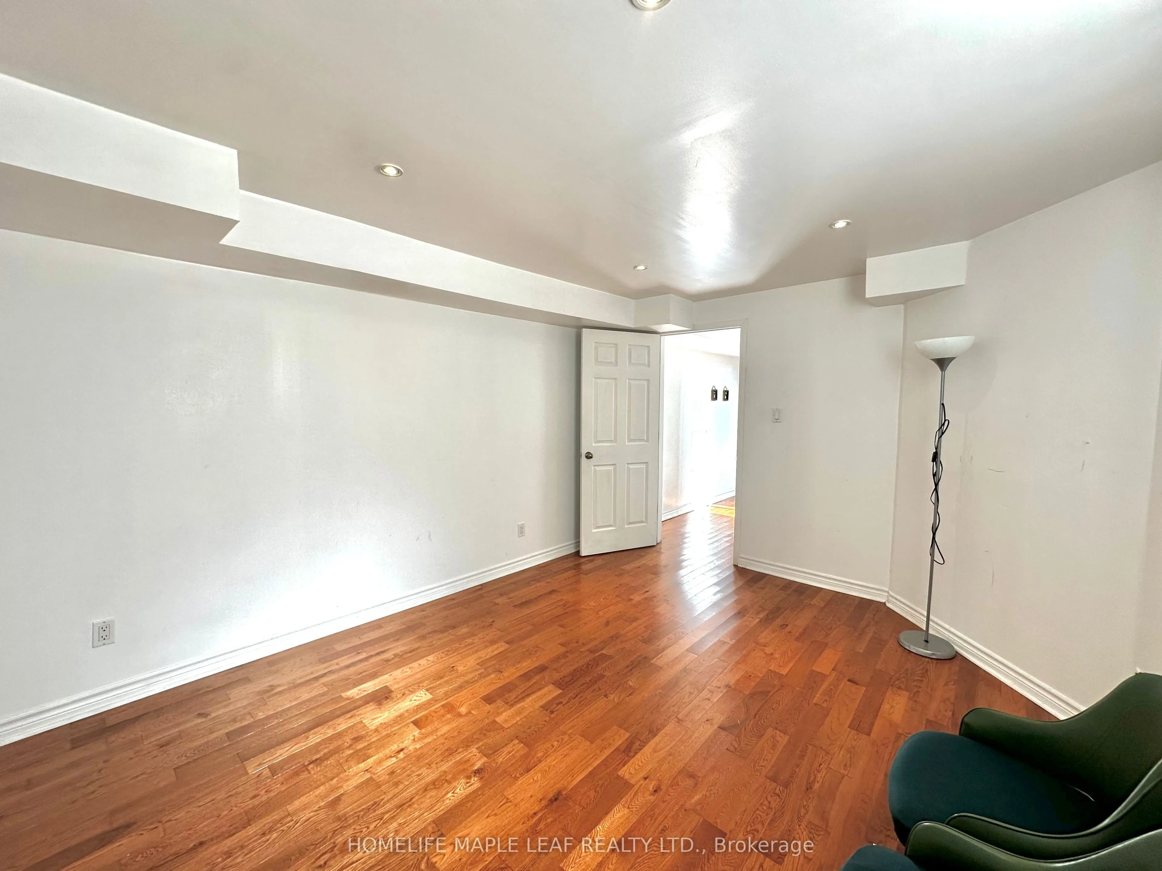 41 Woodstream Avenue E