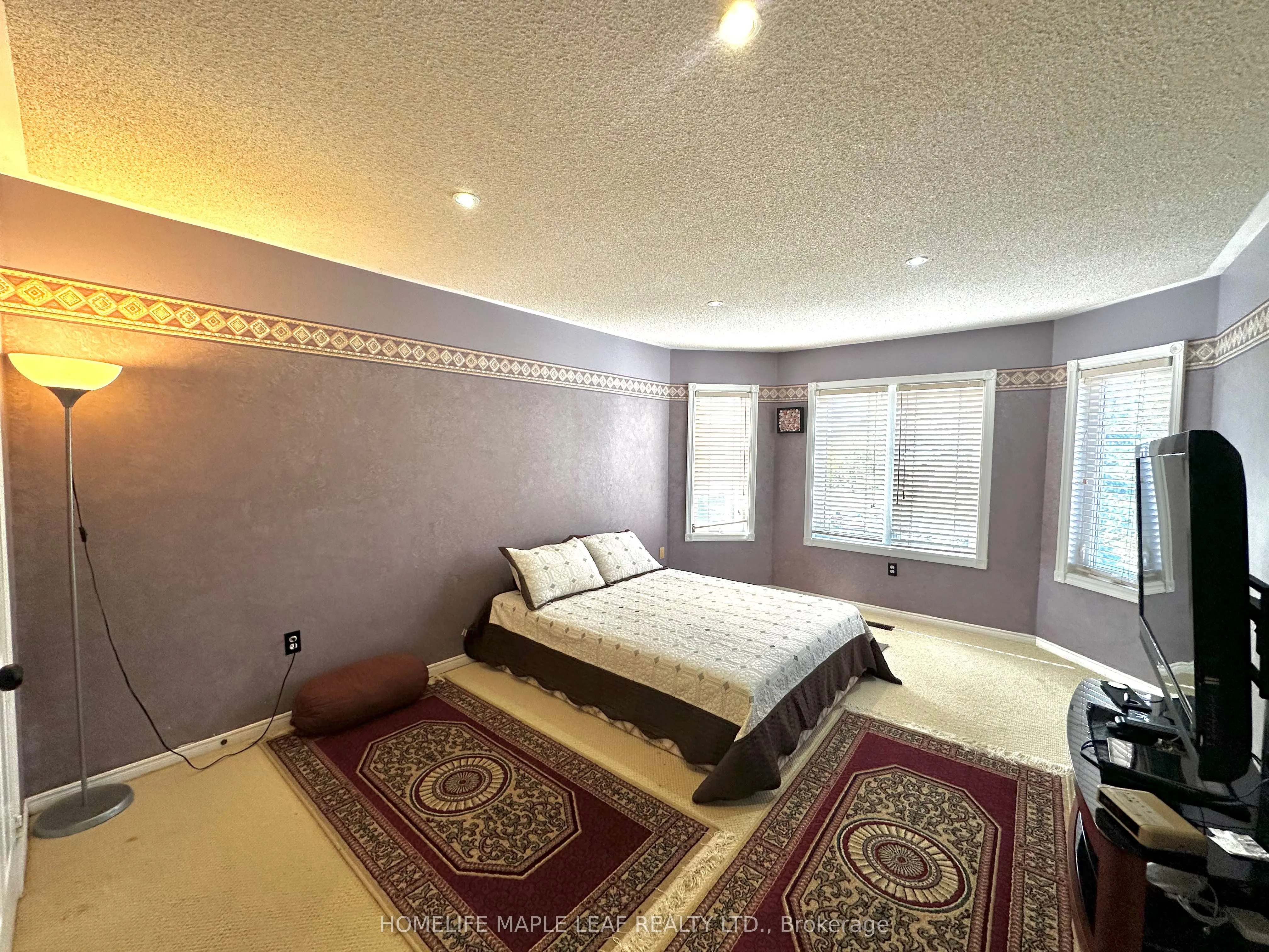 41 Woodstream Avenue E