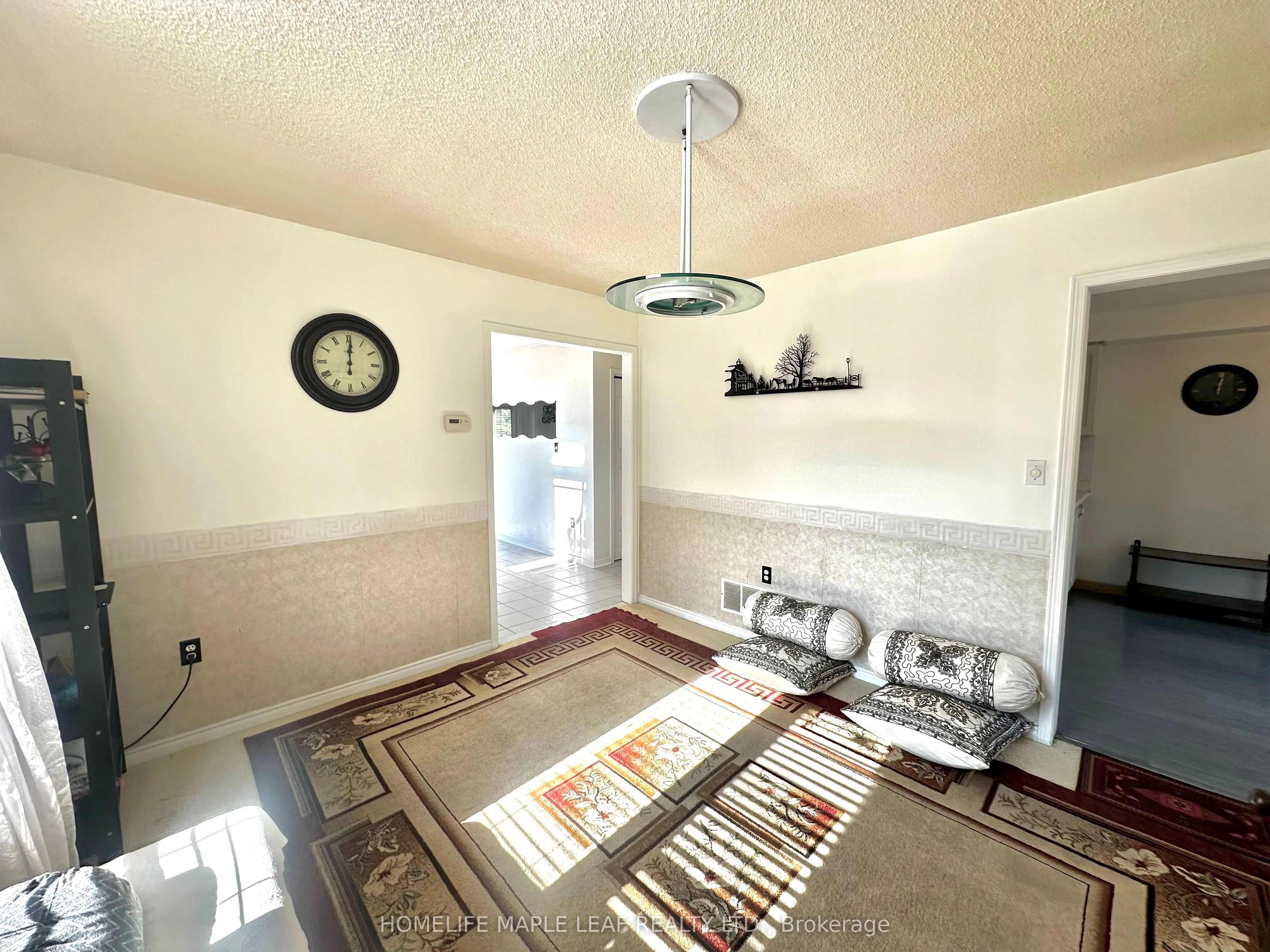 41 Woodstream Avenue E