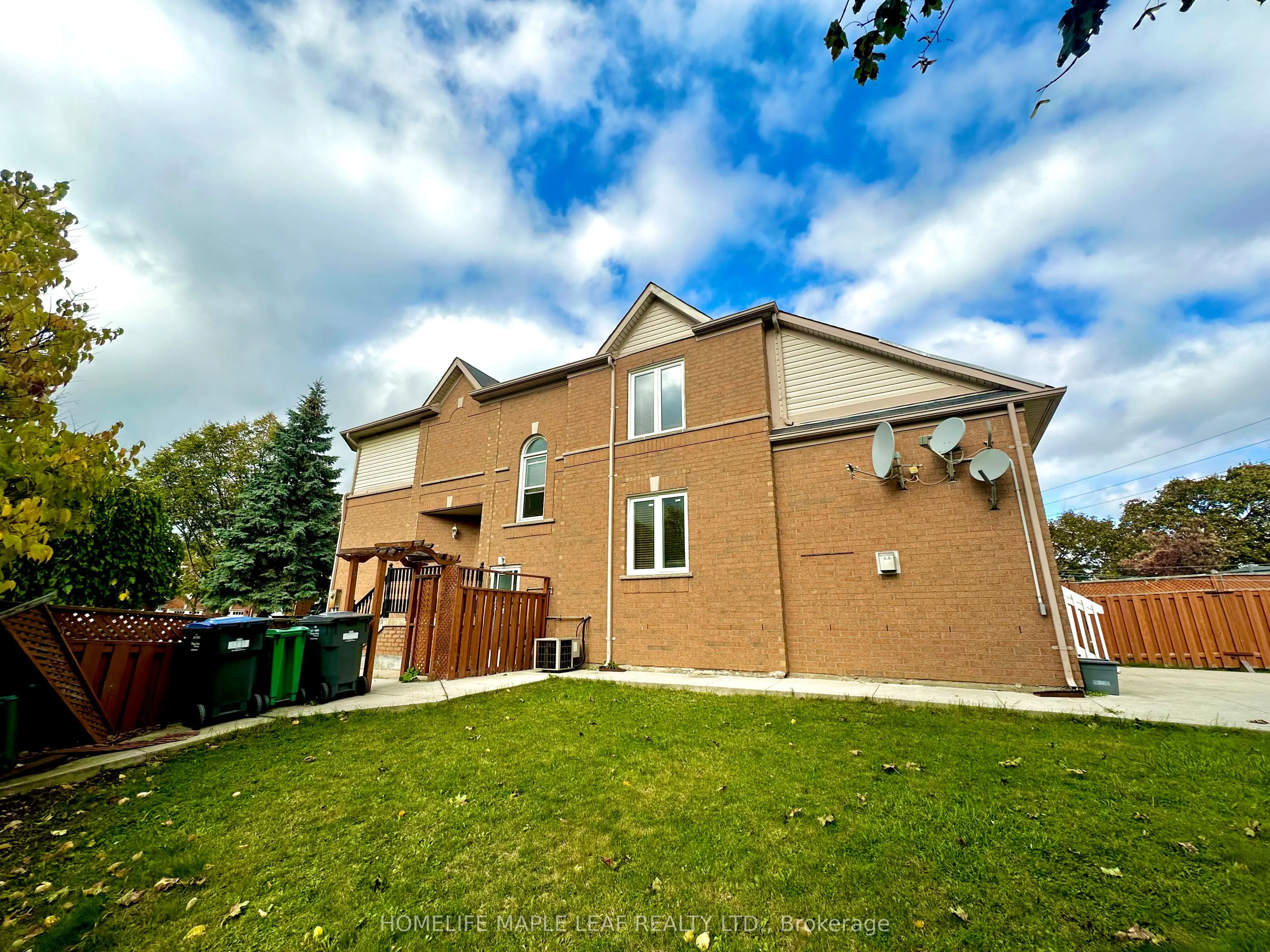 41 Woodstream Avenue E