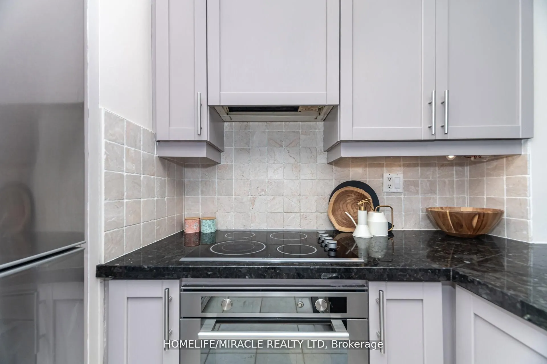 50 Eglinton Ave W, #01