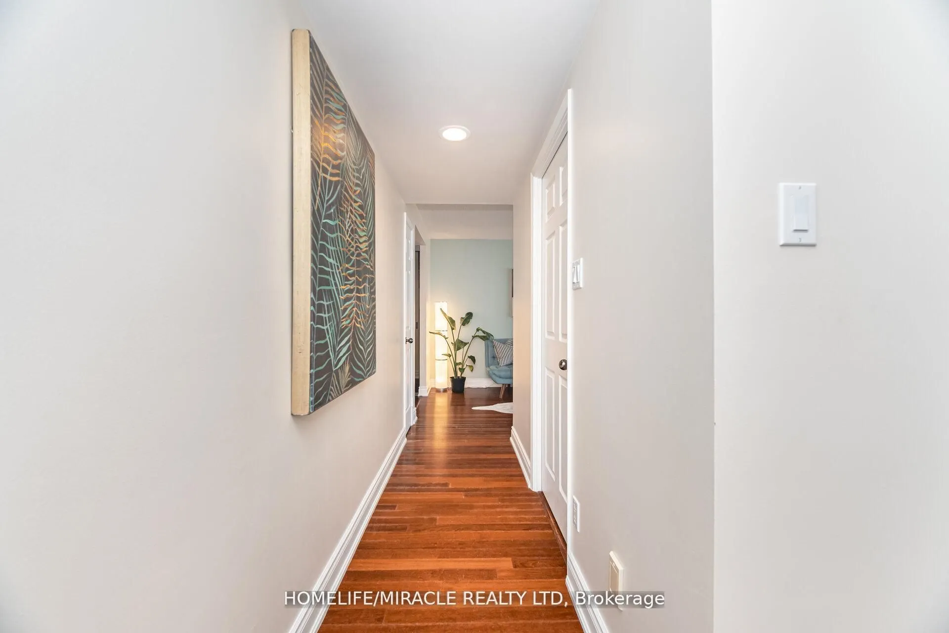 50 Eglinton Ave W, #01