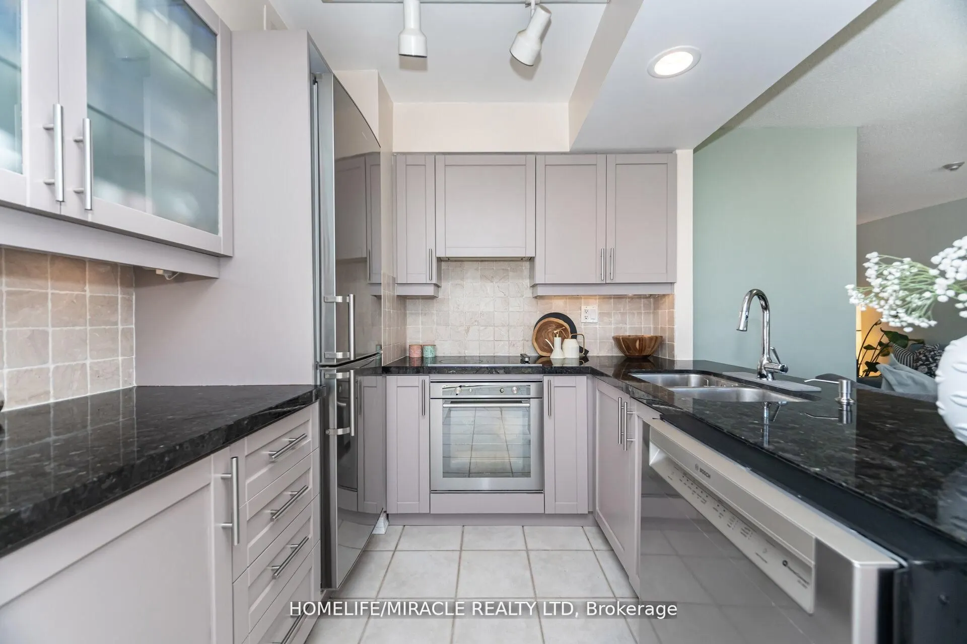 50 Eglinton Ave W, #01