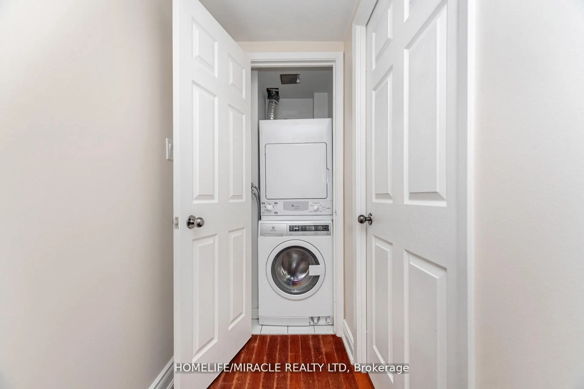 50 Eglinton Ave W, #01