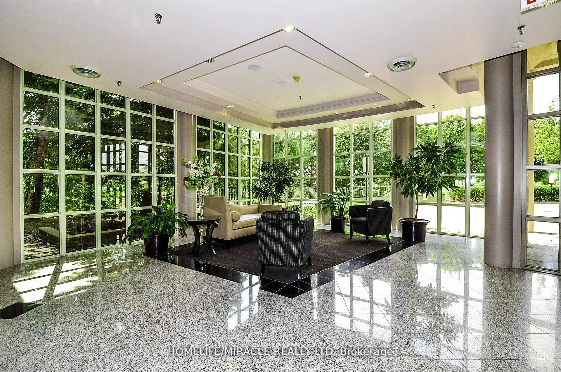 50 Eglinton Ave W, #01