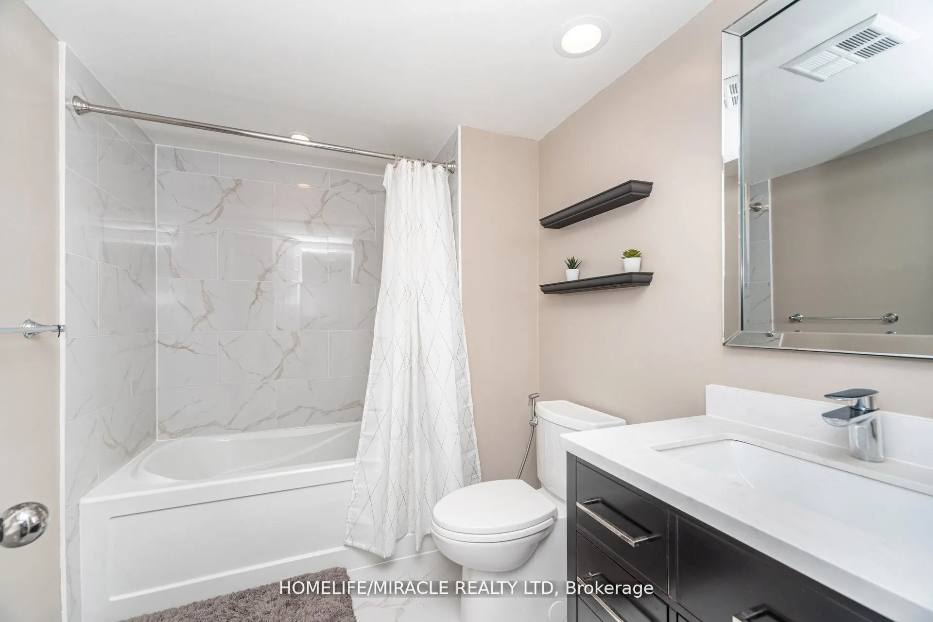 50 Eglinton Ave W, #01