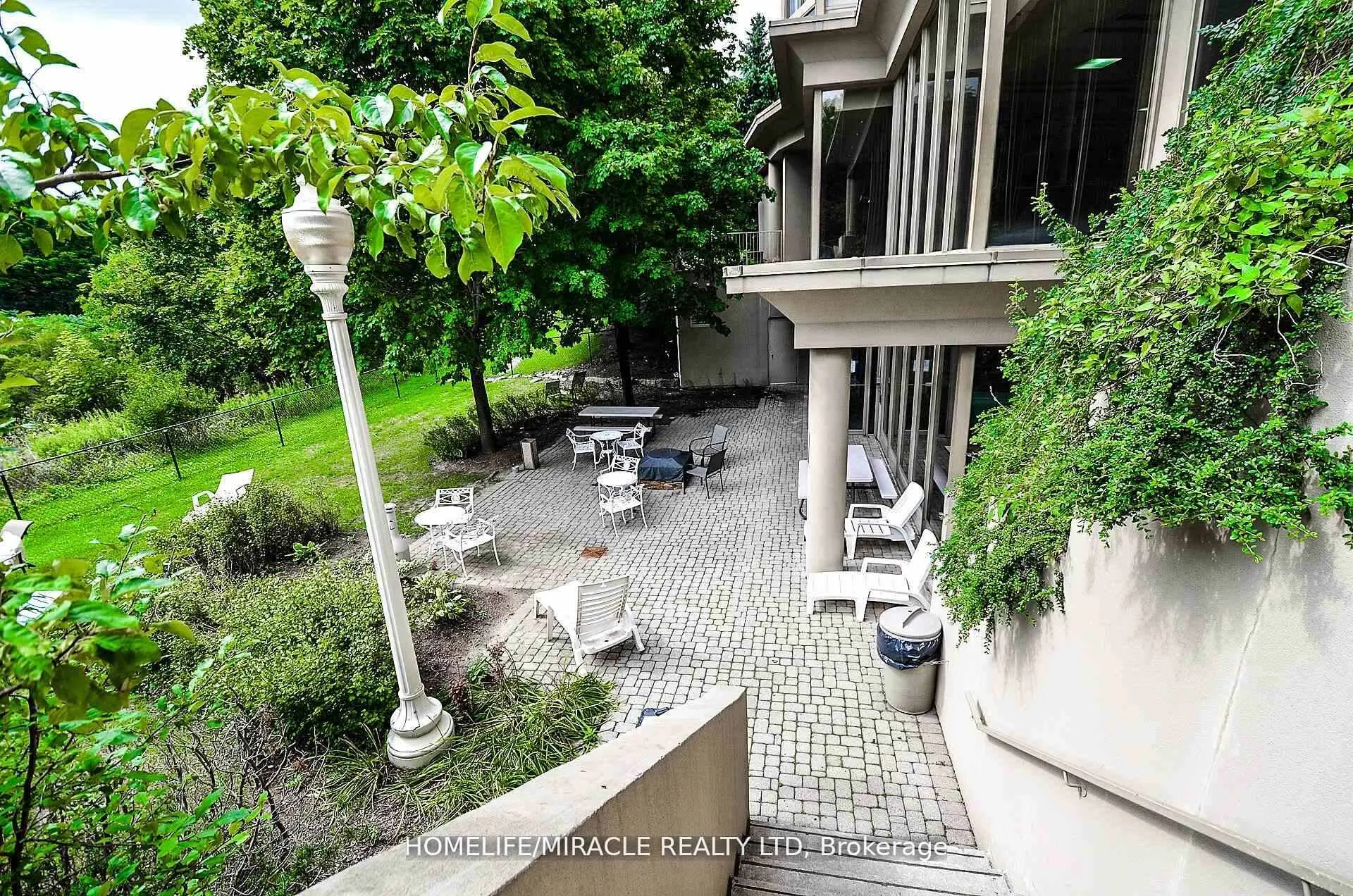 50 Eglinton Ave W, #01