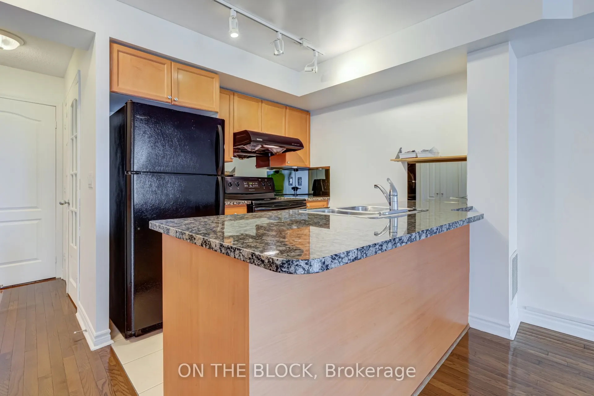 33 Elm Drive W, #1604