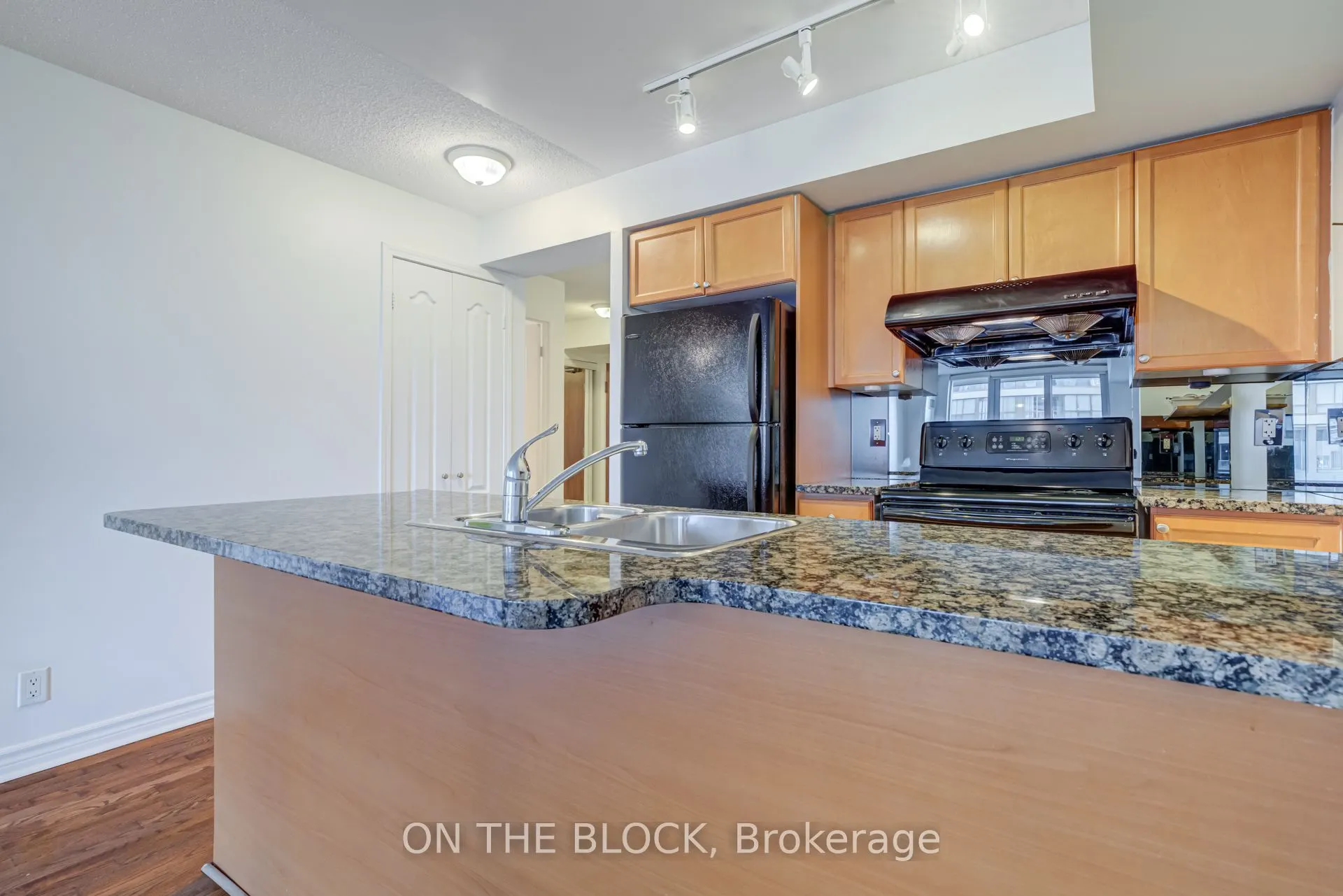 33 Elm Drive W, #1604