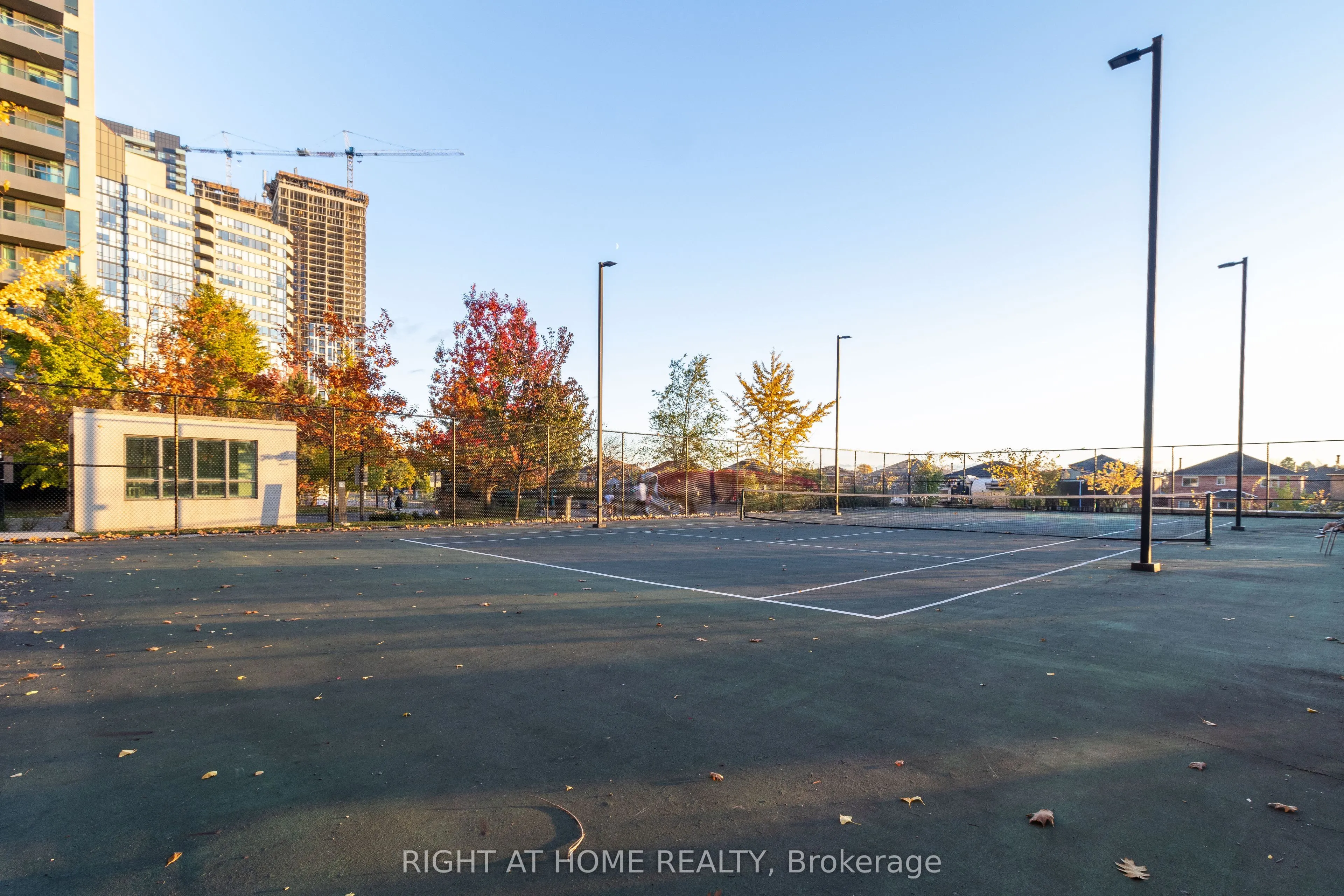 349 Rathburn Road W, #511