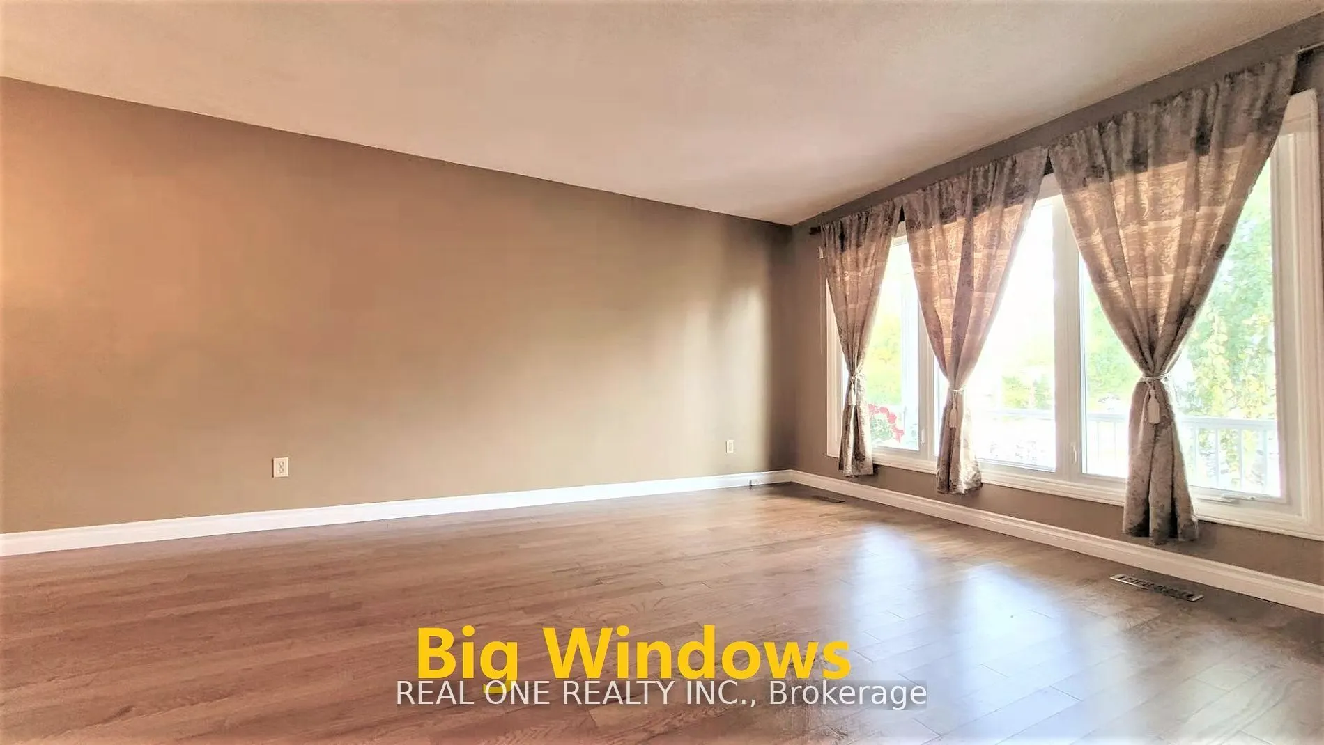 2405 Benedet Drive, #Upper