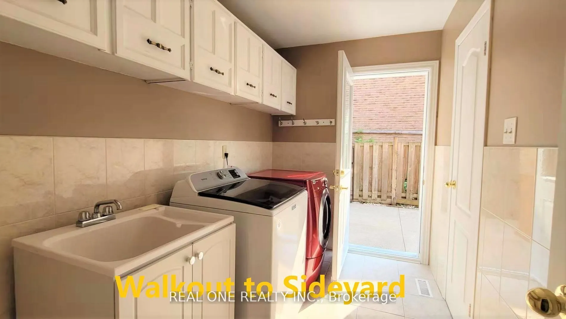 2405 Benedet Drive, #Upper