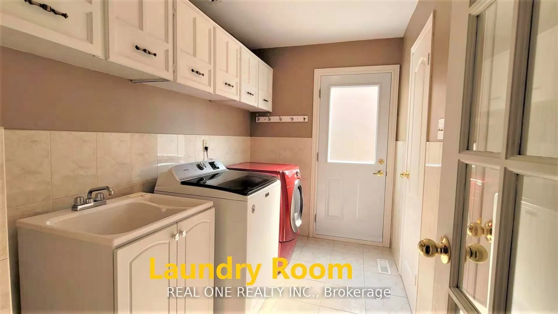 2405 Benedet Drive, #Upper