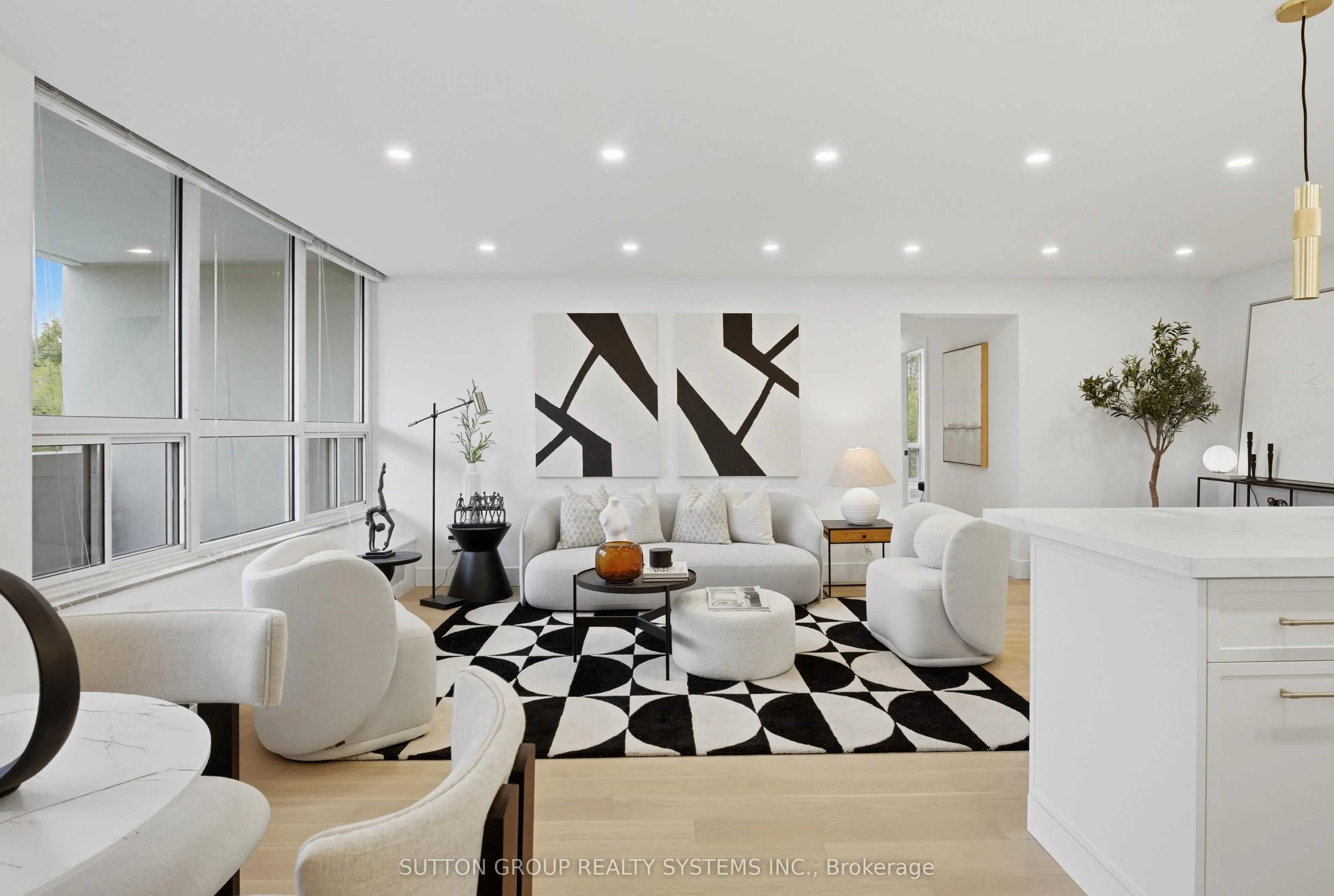 65 Southport Street, #904