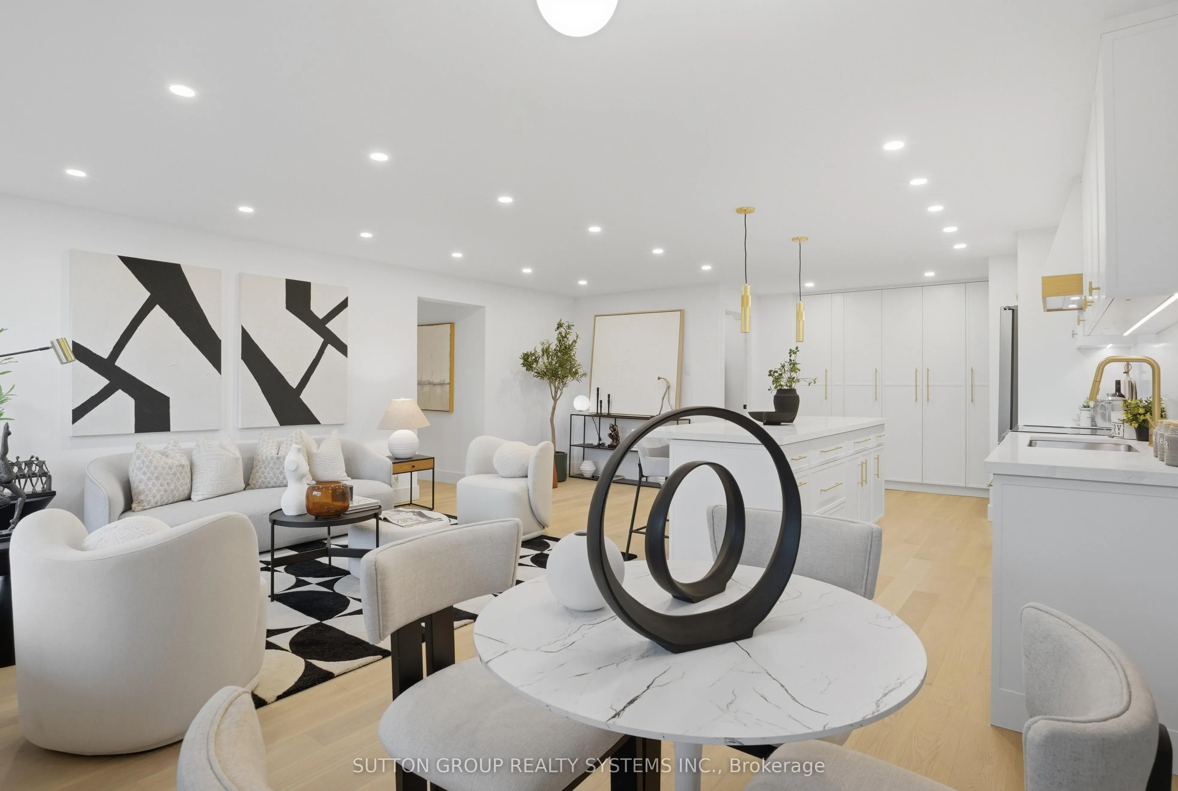 65 Southport Street, #904