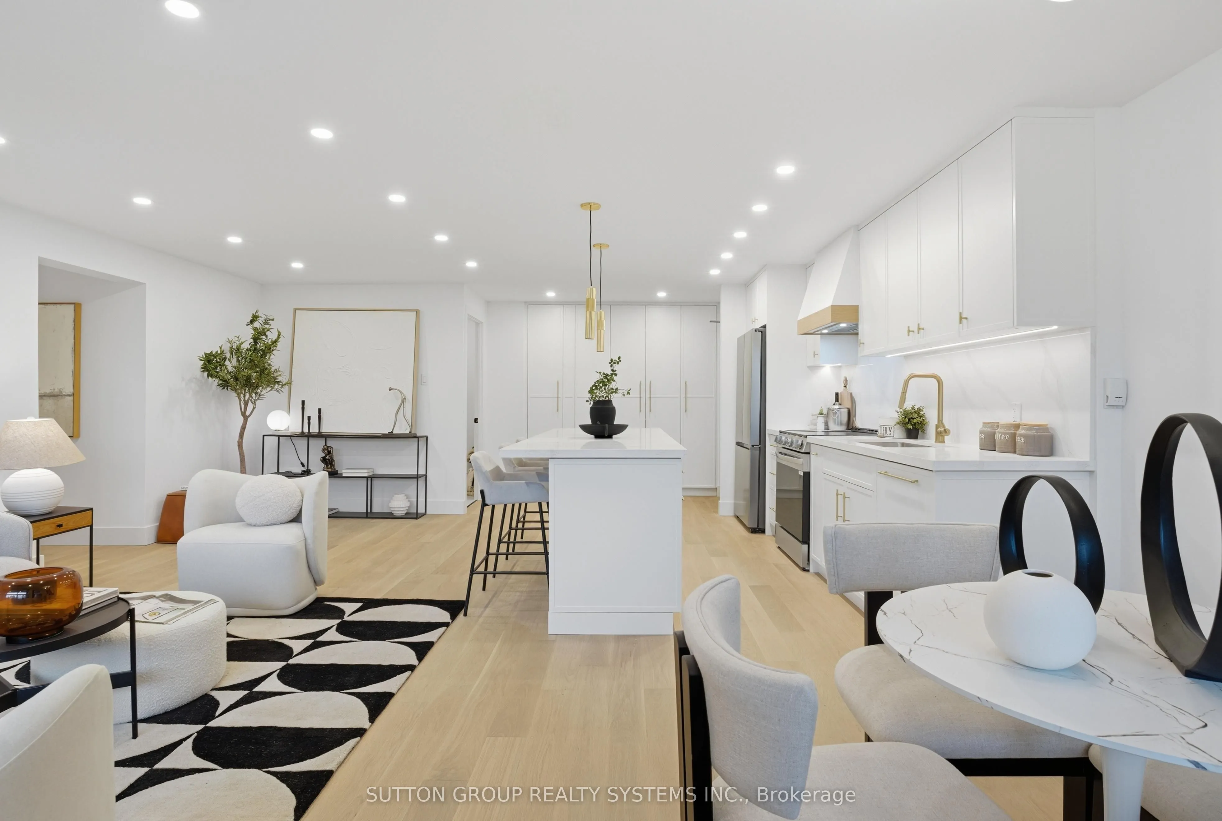 65 Southport Street, #904