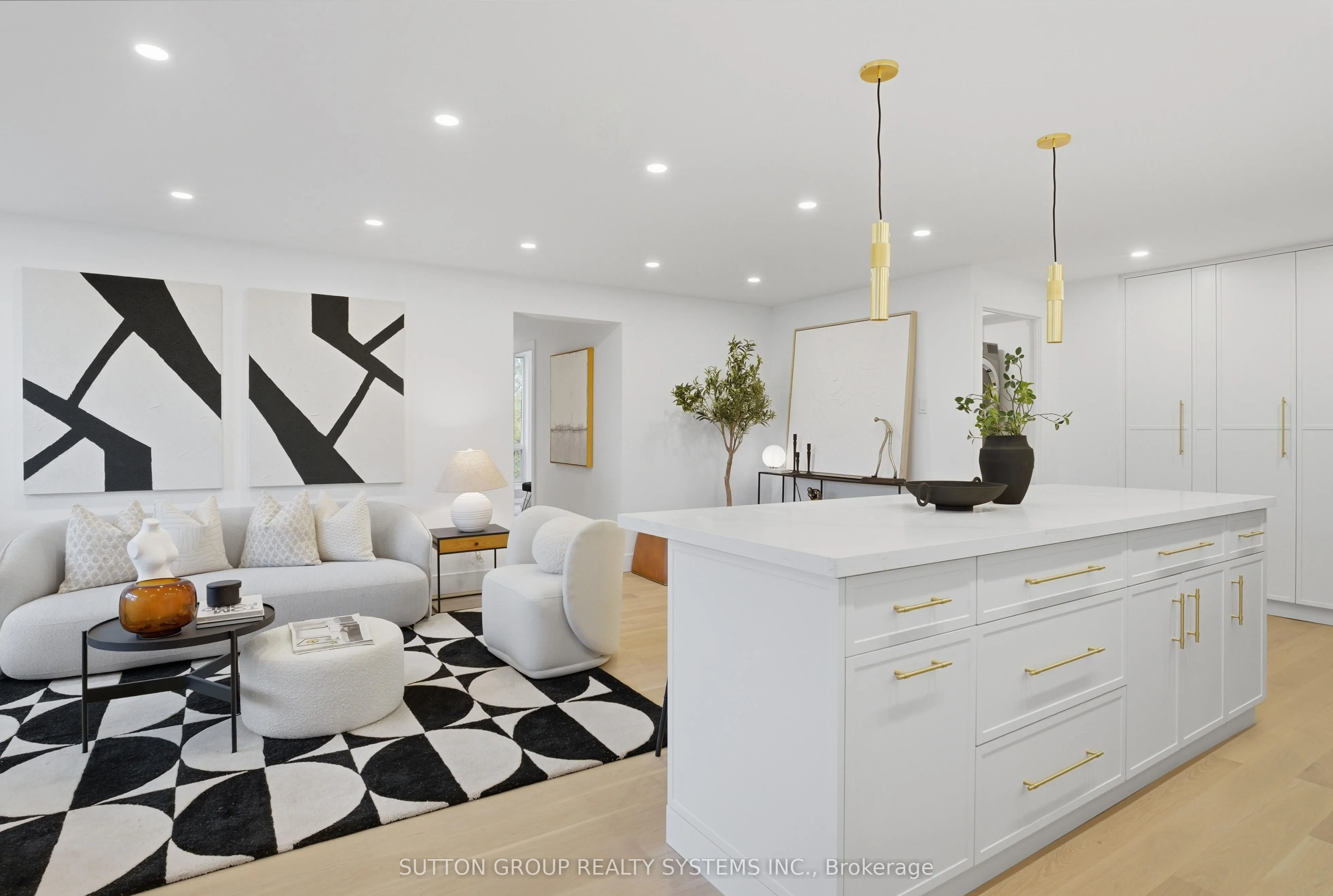 65 Southport Street, #904