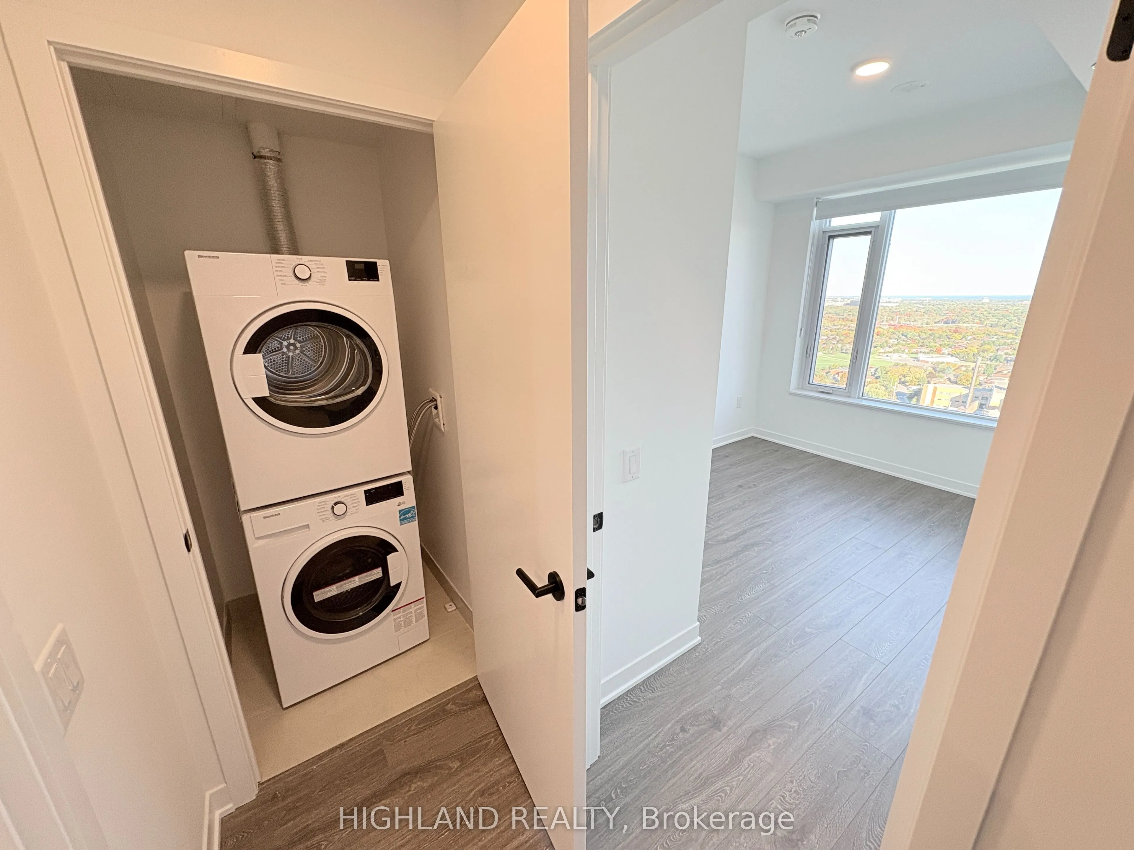 2495 Eglinton Avenue W, #2612