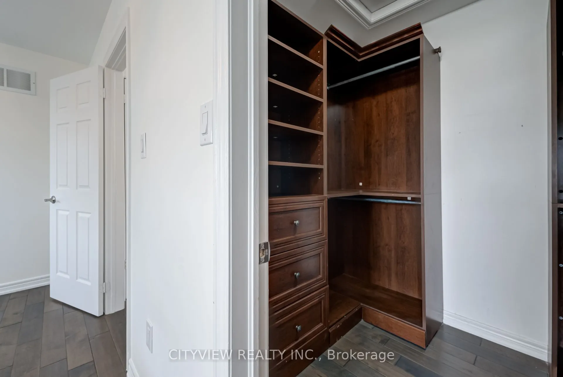 5842 Terrapark Trail