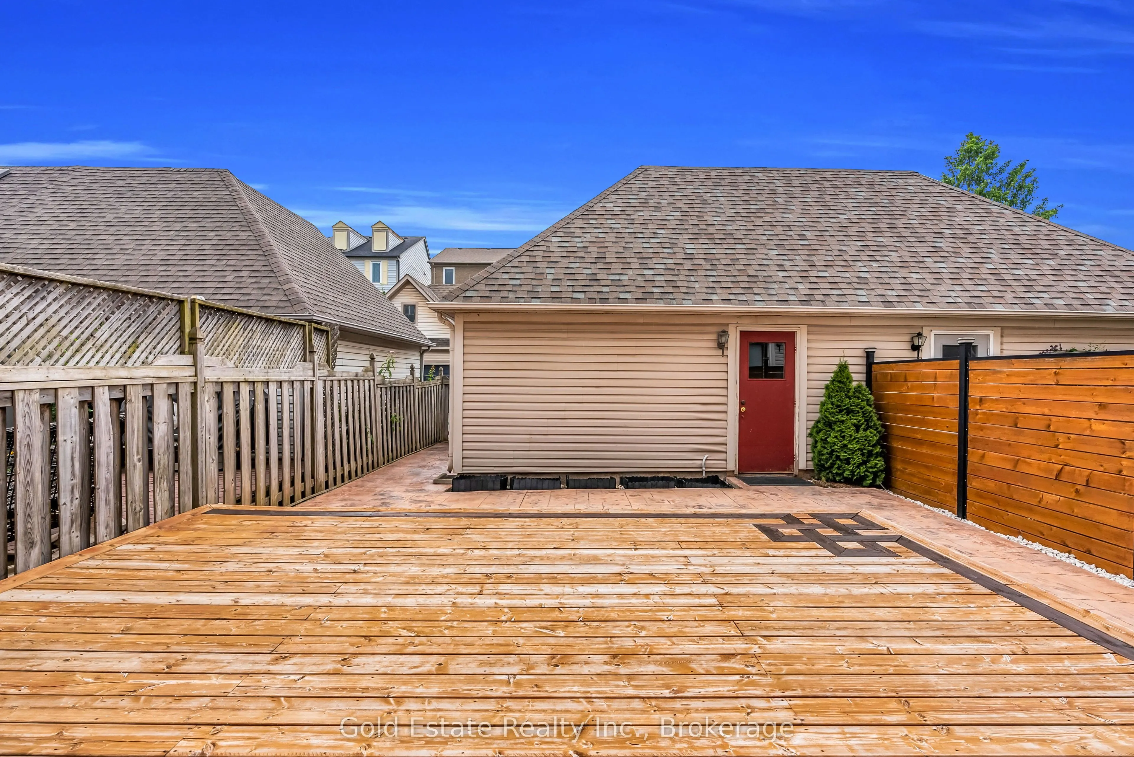 2259 Meadowland Drive N