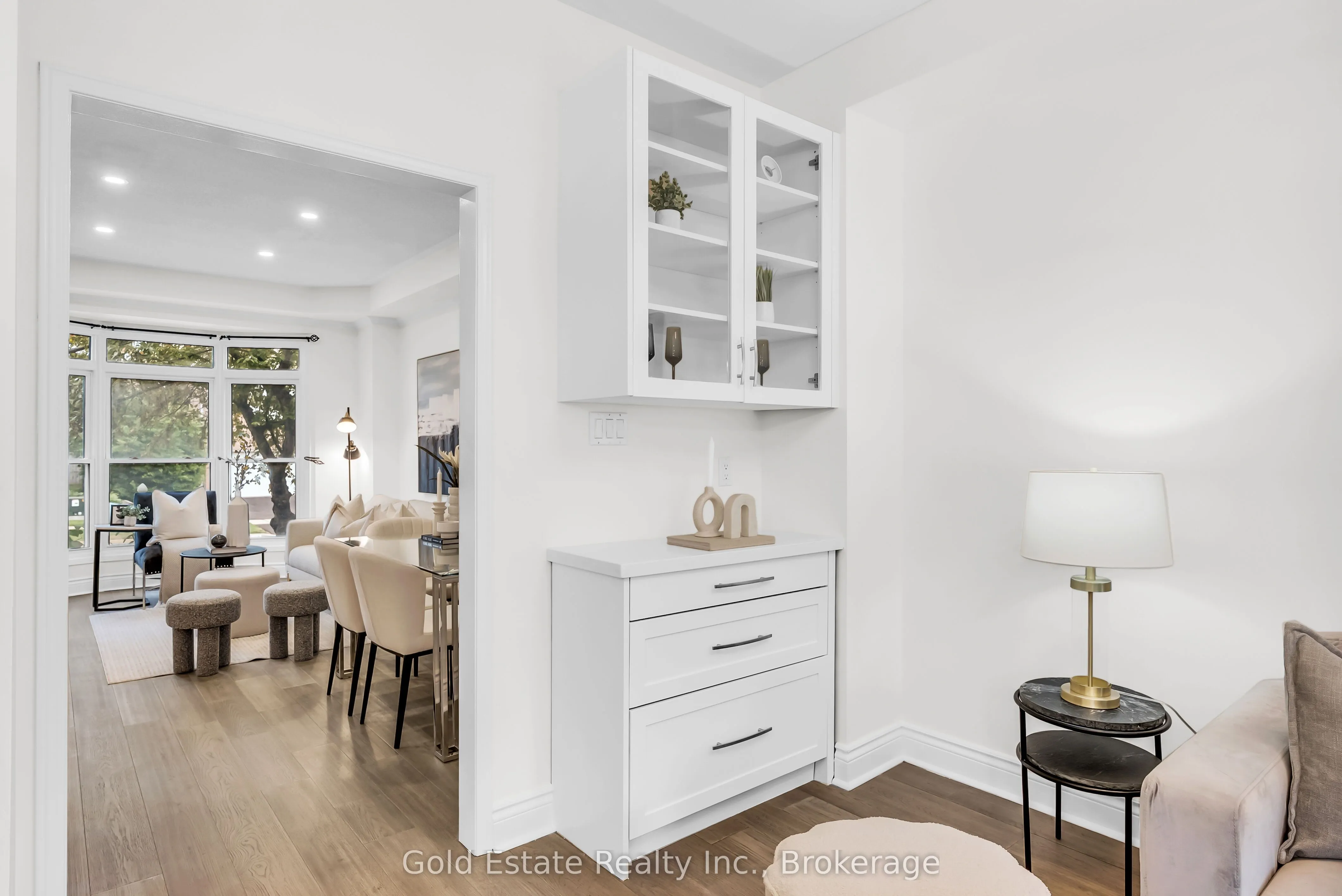 2259 Meadowland Drive N