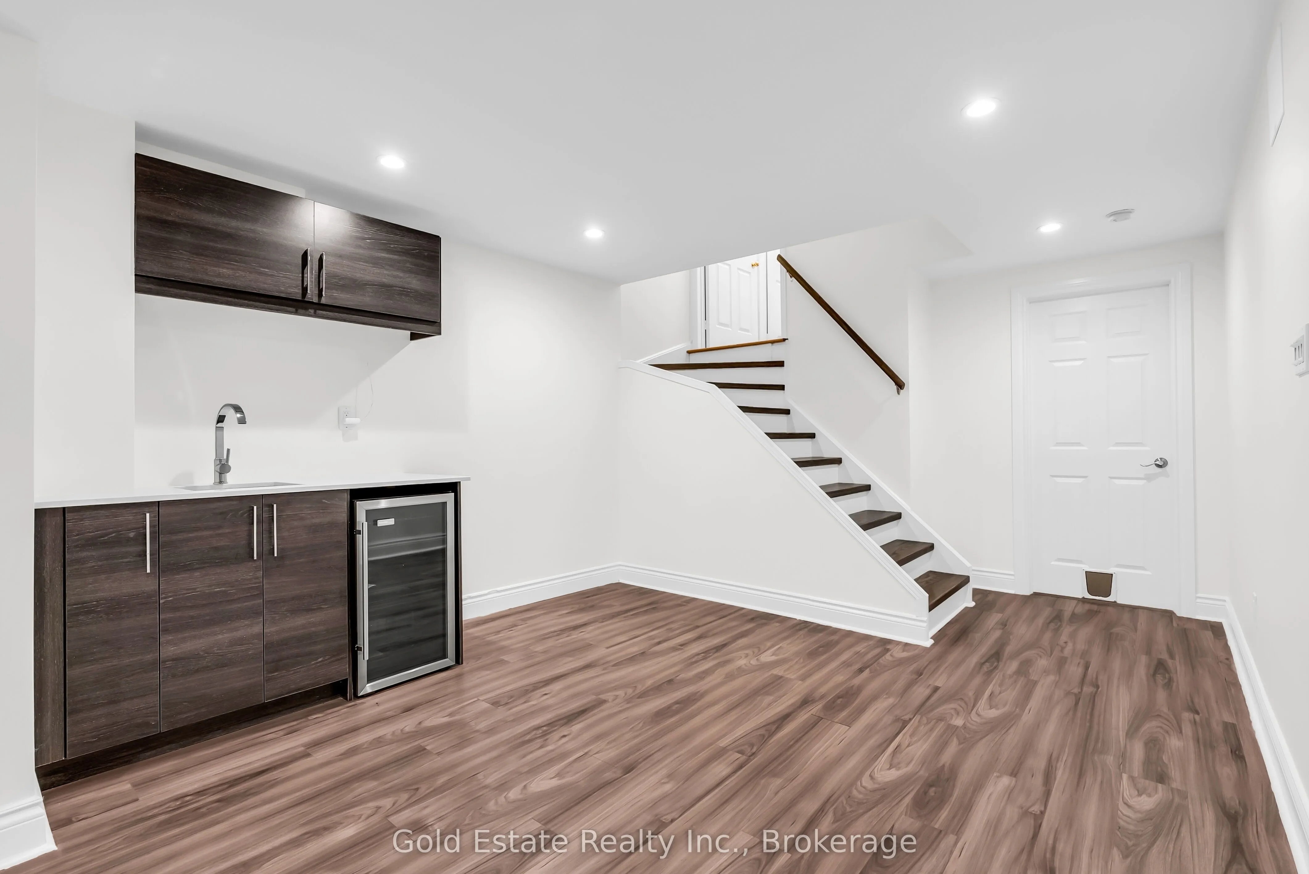 2259 Meadowland Drive N