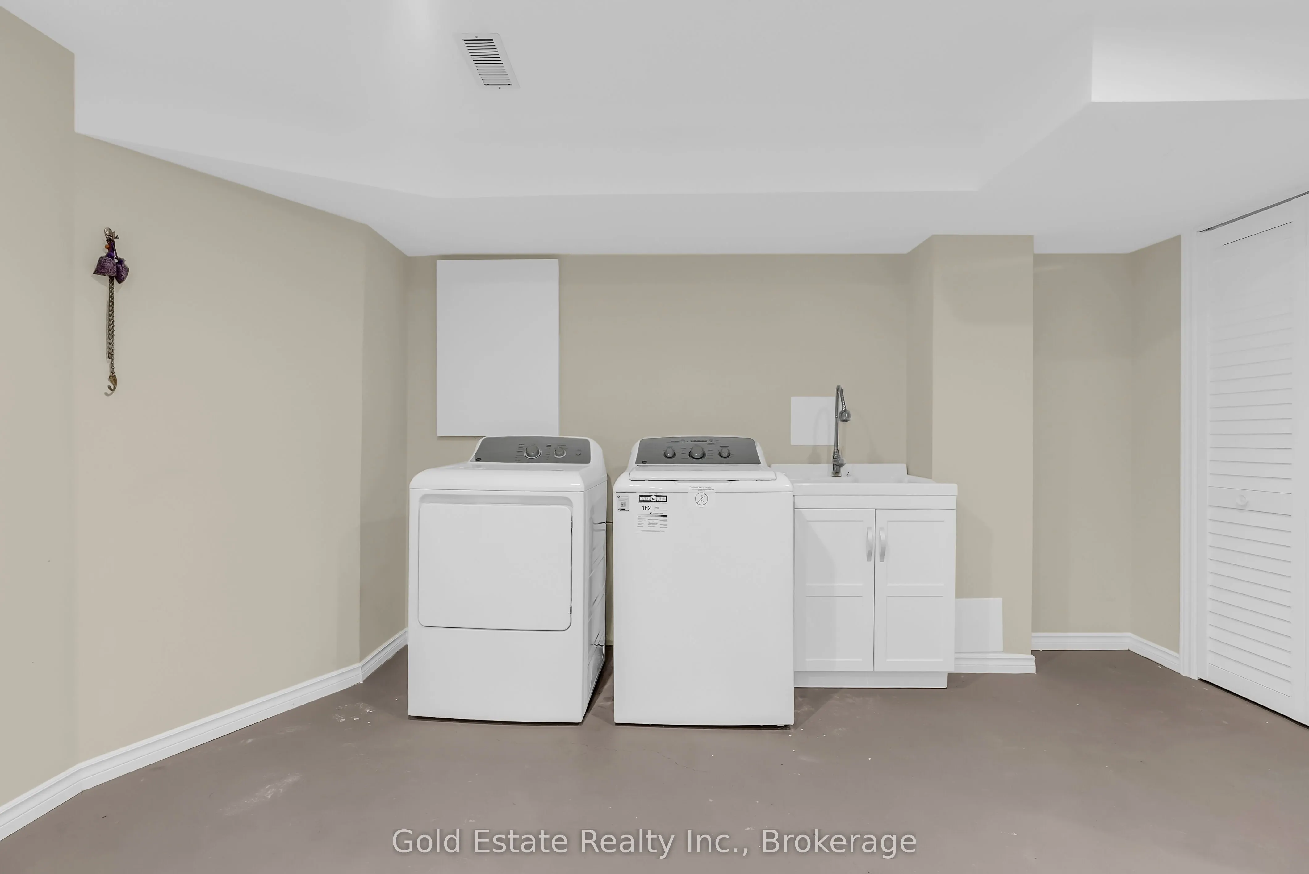 2259 Meadowland Drive N