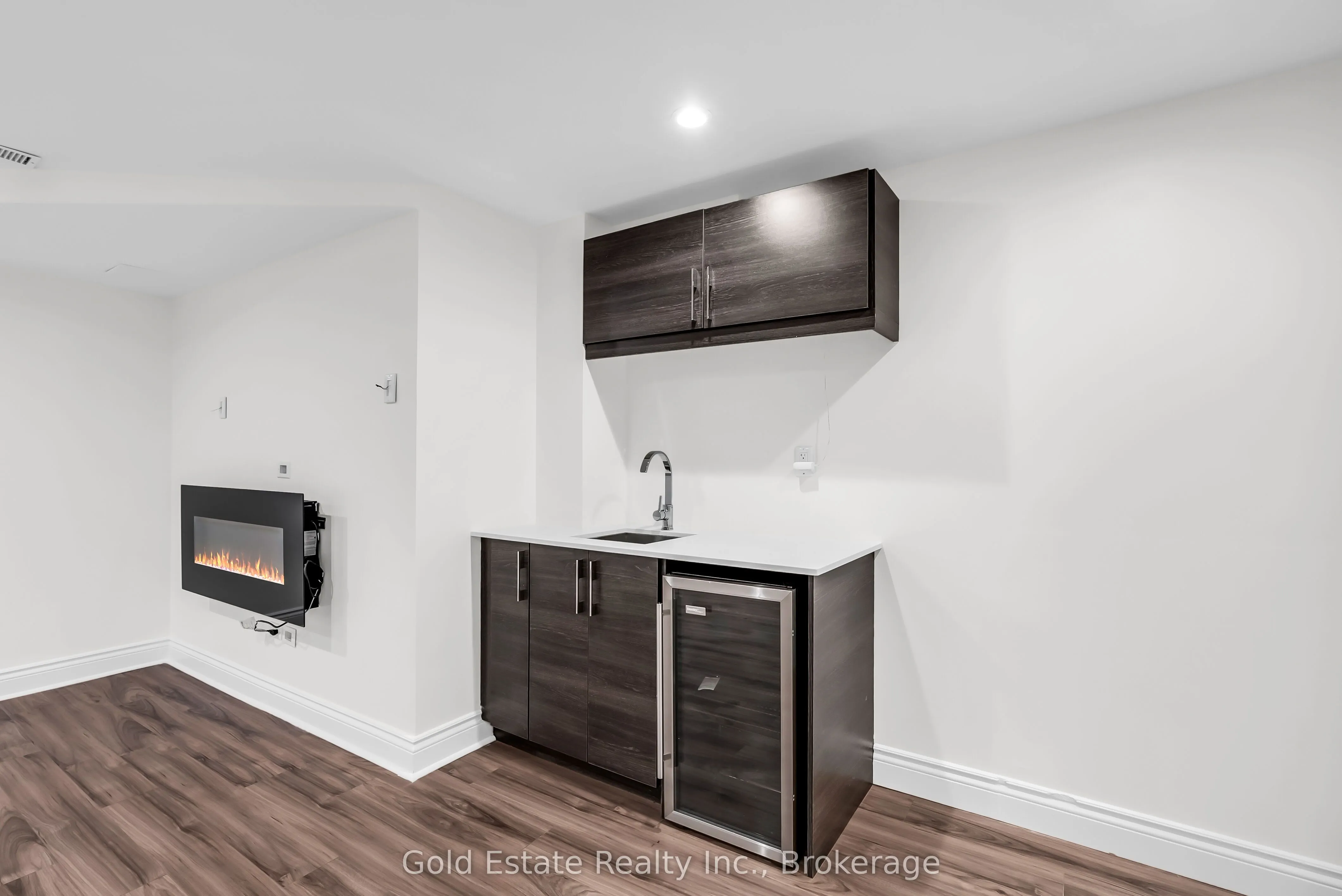 2259 Meadowland Drive N