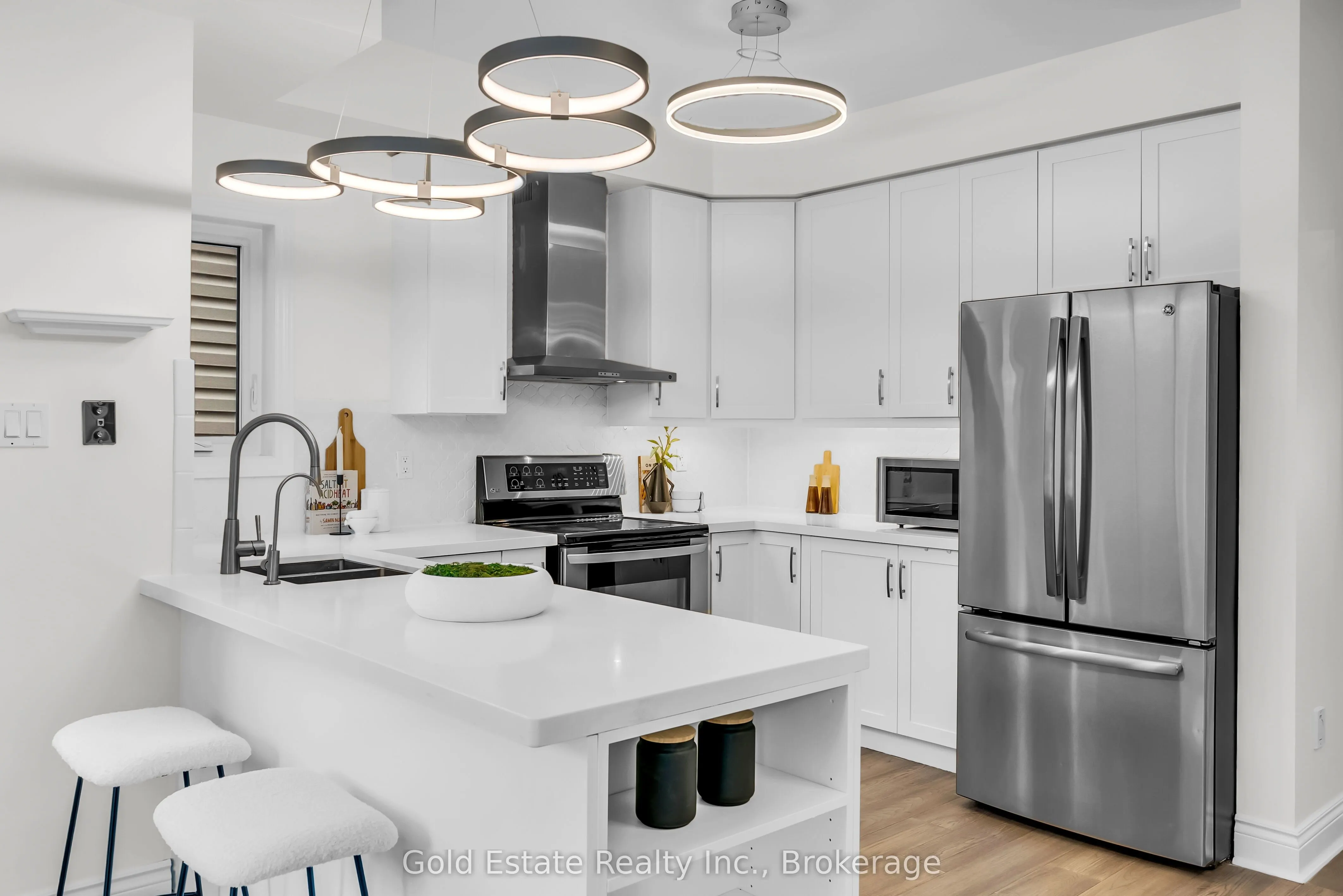 2259 Meadowland Drive N