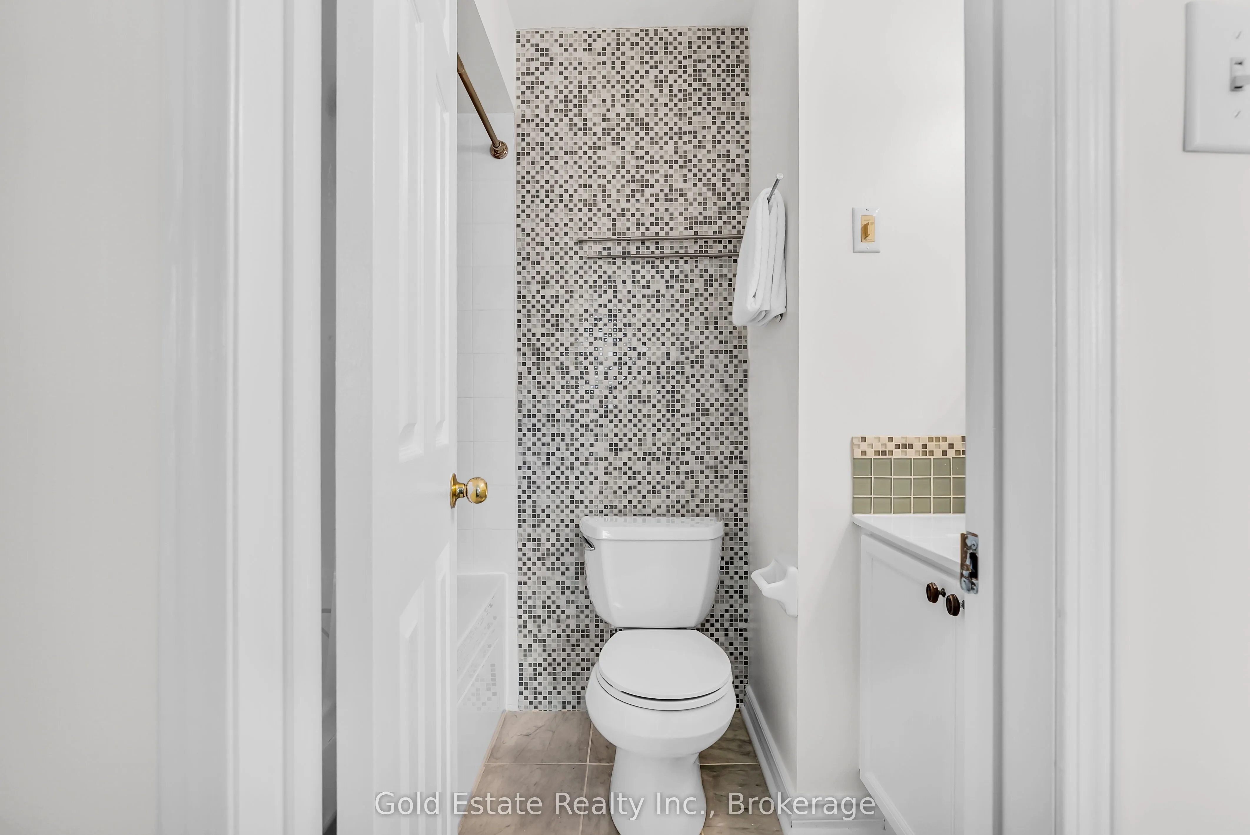 2259 Meadowland Drive N