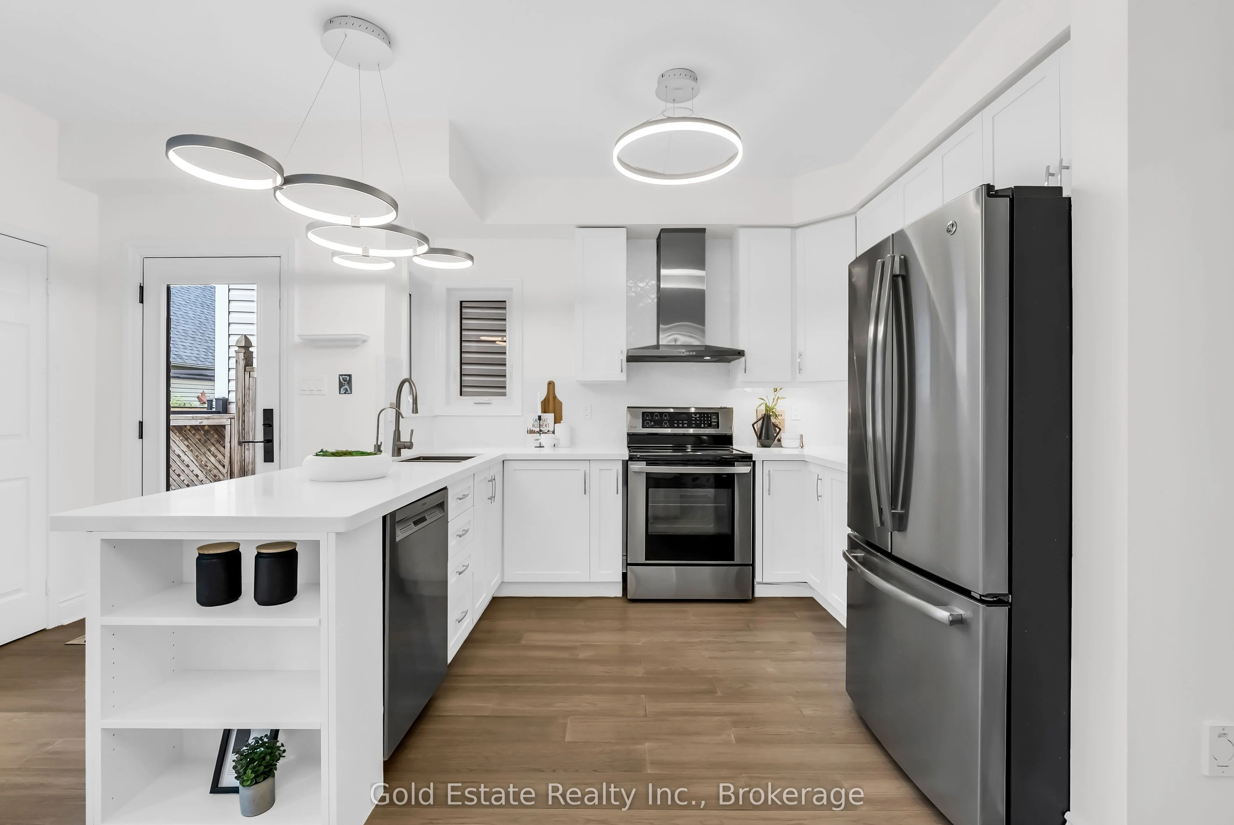 2259 Meadowland Drive N