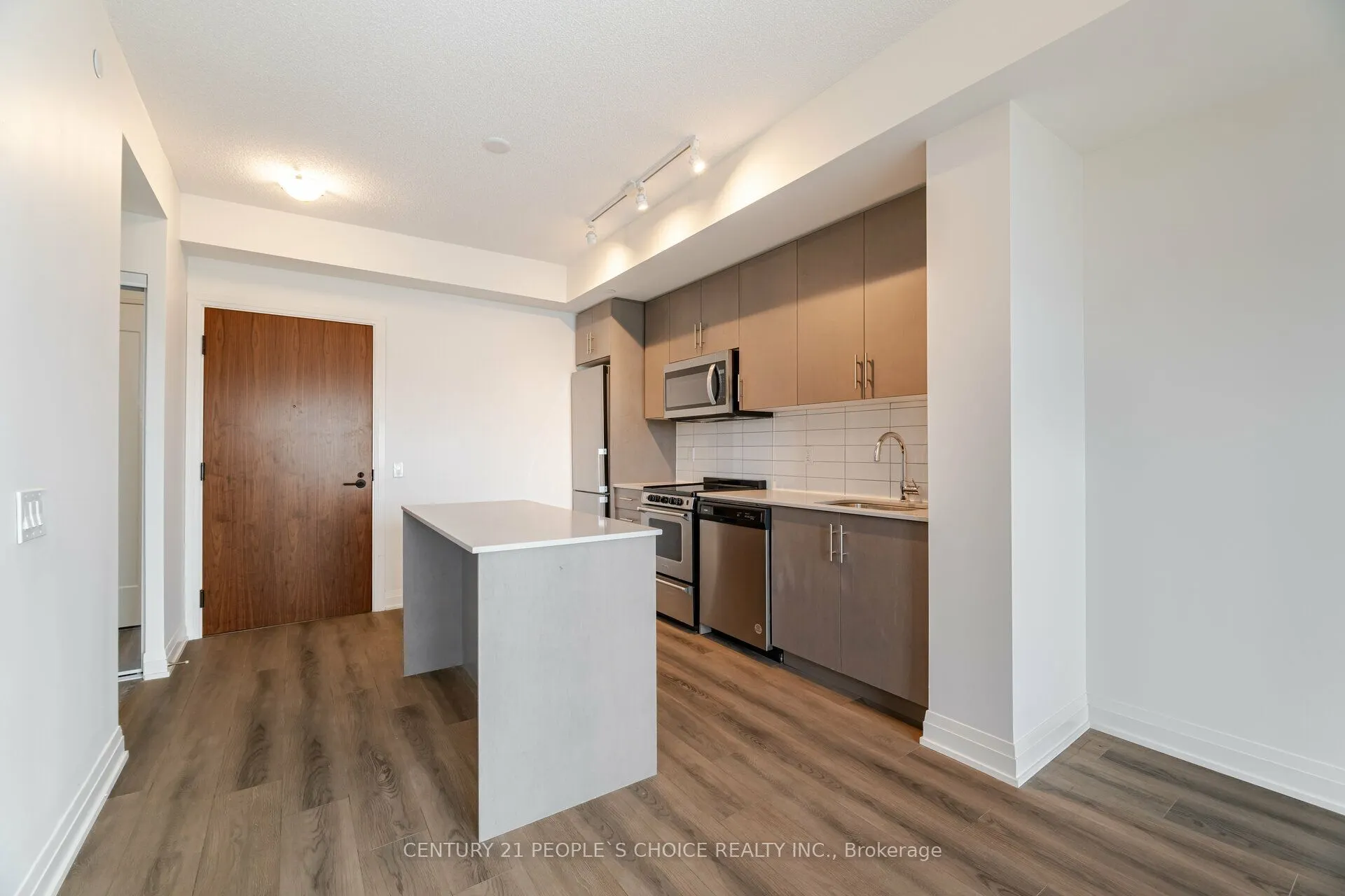 509 Dundas Street W, #711